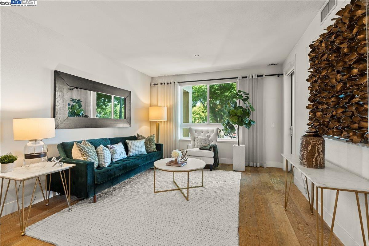 Detail Gallery Image 8 of 20 For 1101 W El Camino #209,  Mountain View,  CA 94040-2746 - 1 Beds | 1/1 Baths