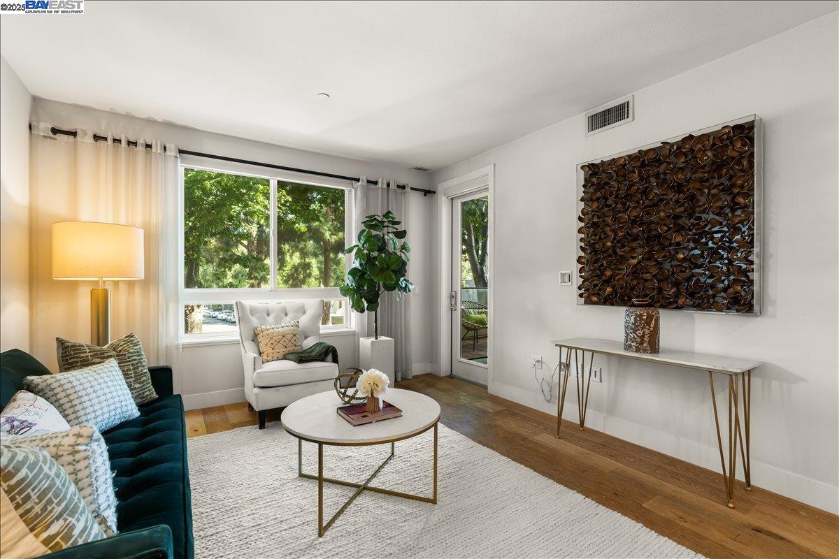 Detail Gallery Image 9 of 20 For 1101 W El Camino #209,  Mountain View,  CA 94040-2746 - 1 Beds | 1/1 Baths