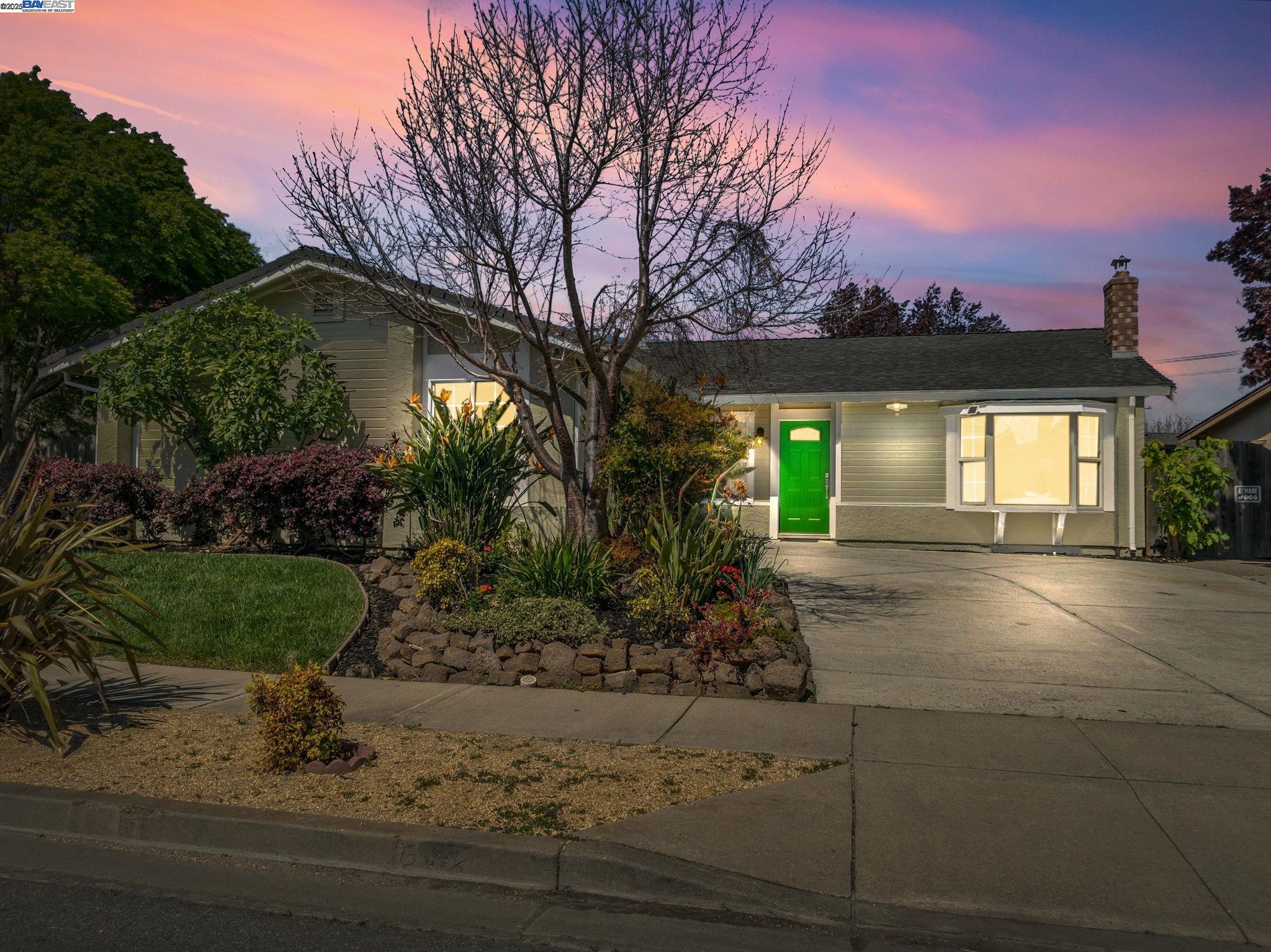 Detail Gallery Image 1 of 1 For 33537 Bardolph Cir, Fremont,  CA 94555 - 4 Beds | 2 Baths