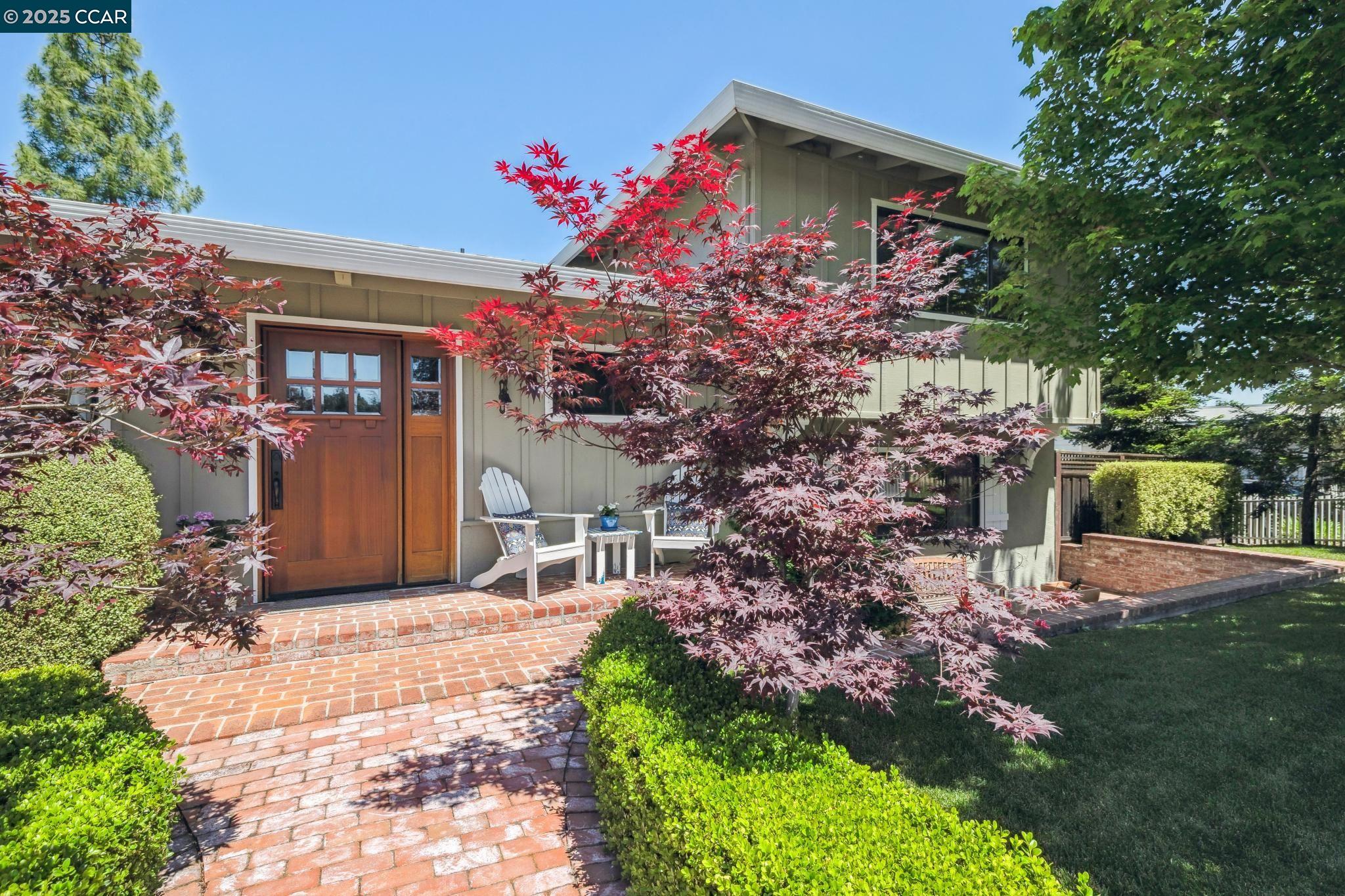 Detail Gallery Image 1 of 1 For 700 Golf Club Way, Pleasant Hill,  CA 94523 - 3 Beds | 2 Baths