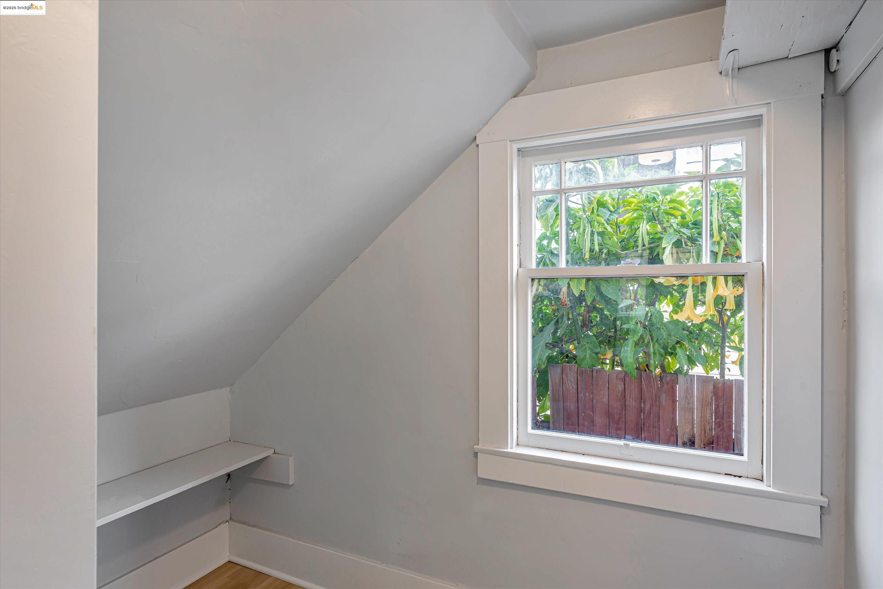 865 40th, Oakland, California 94608, 2 Bedrooms Bedrooms, 4 Rooms Rooms,1 BathroomBathrooms,Residential Lease,For Rent,865 40th,41099971