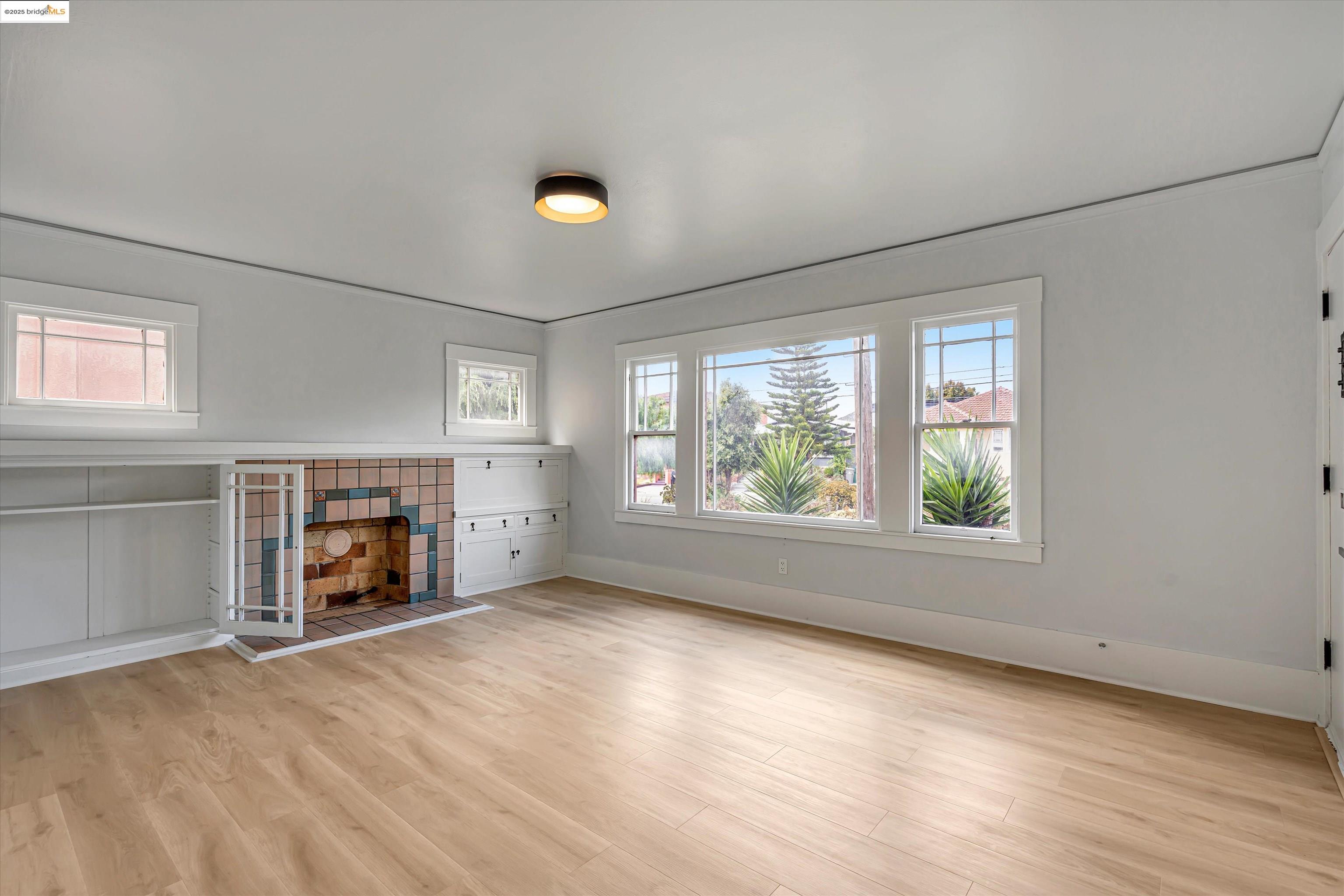 865 40th, Oakland, California 94608, 2 Bedrooms Bedrooms, 4 Rooms Rooms,1 BathroomBathrooms,Residential Lease,For Rent,865 40th,41099971