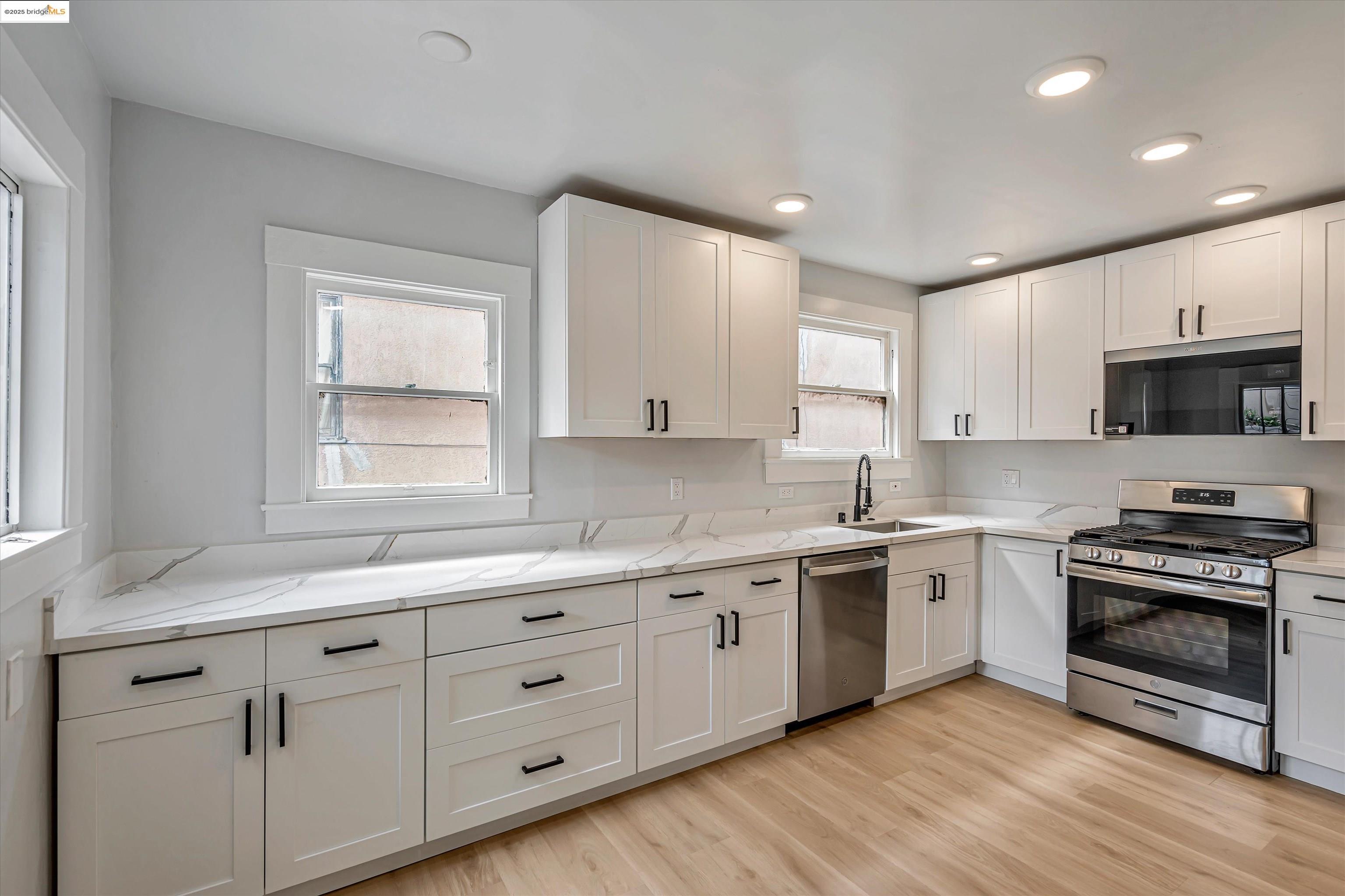 865 40th, Oakland, California 94608, 2 Bedrooms Bedrooms, 4 Rooms Rooms,1 BathroomBathrooms,Residential Lease,For Rent,865 40th,41099971