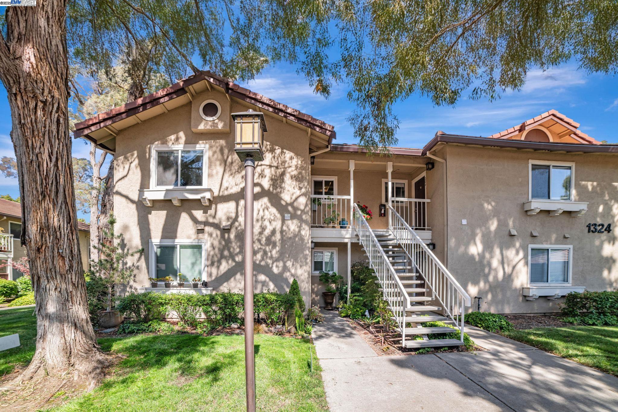 Detail Gallery Image 1 of 1 For 1324 Chateau Cmn #202,  Livermore,  CA 94550 - 2 Beds | 2 Baths