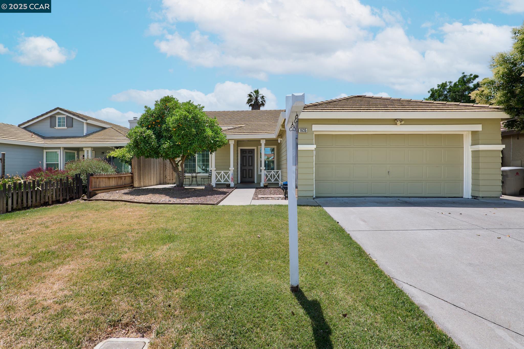 Detail Gallery Image 1 of 1 For 1635 Marenda Dr, Dixon,  CA 95620 - 3 Beds | 2 Baths