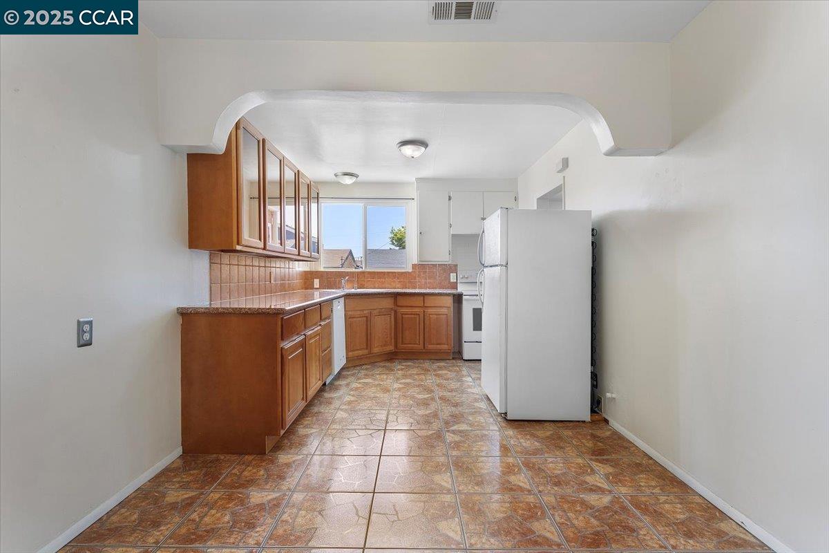 Detail Gallery Image 11 of 28 For 1445 152nd Ave, San Leandro,  CA 94578 - 2 Beds | 1 Baths