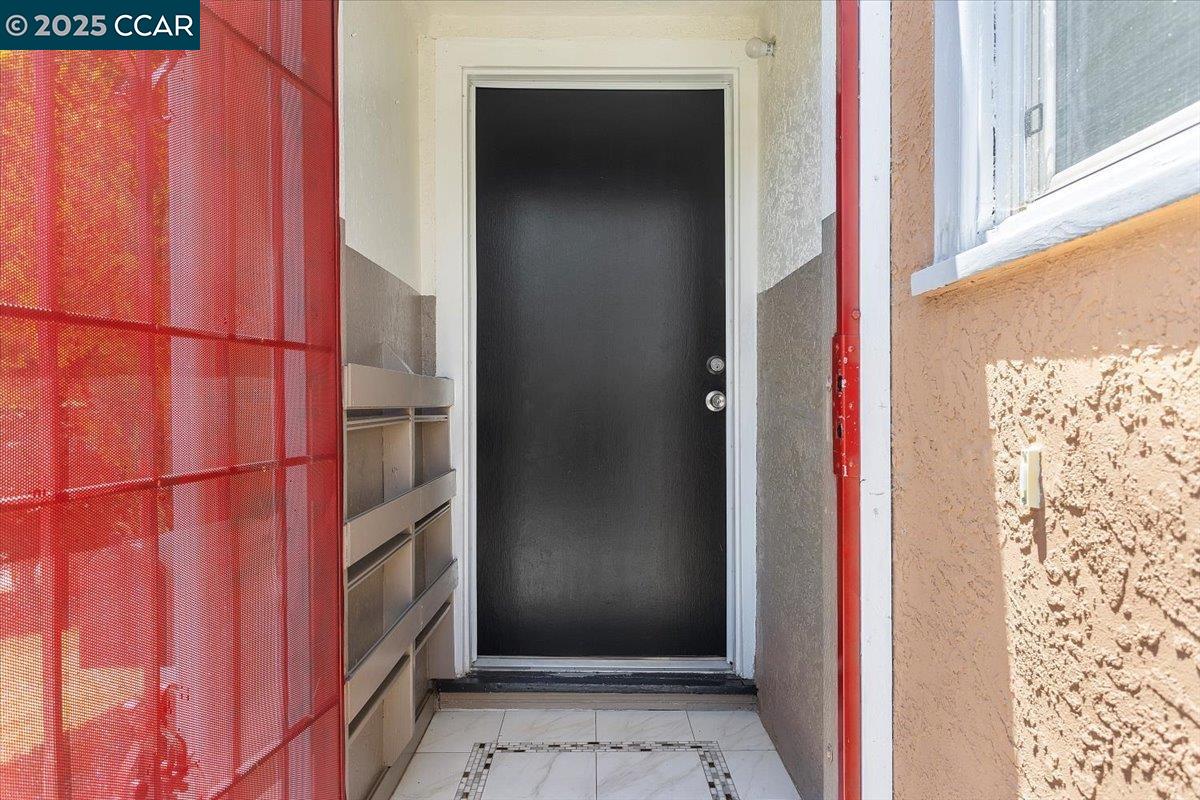 Detail Gallery Image 4 of 28 For 1445 152nd Ave, San Leandro,  CA 94578 - 2 Beds | 1 Baths