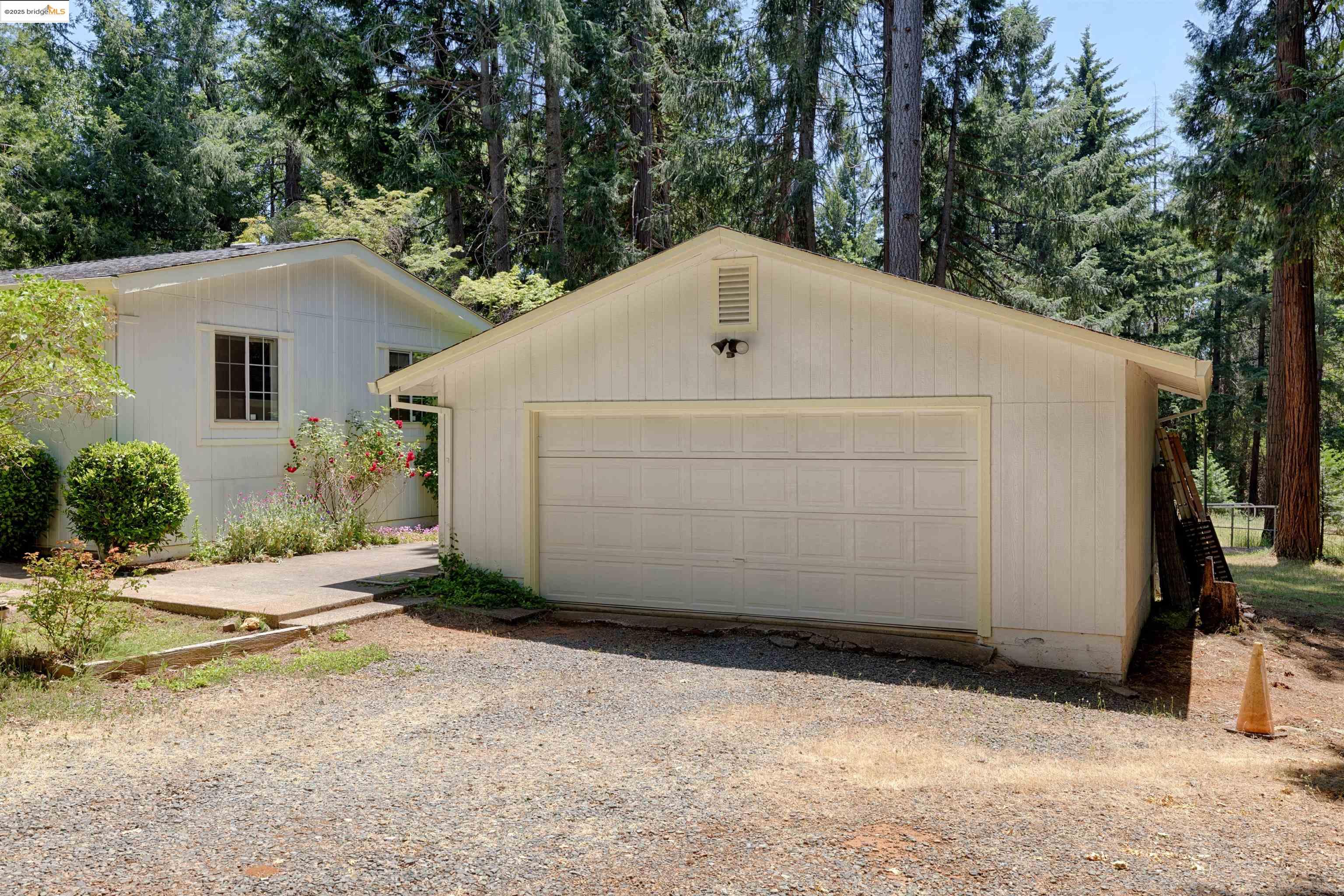 Detail Gallery Image 23 of 41 For 21060 Echo Ridge Ct, Foresthill,  CA 95631 - 3 Beds | 2 Baths