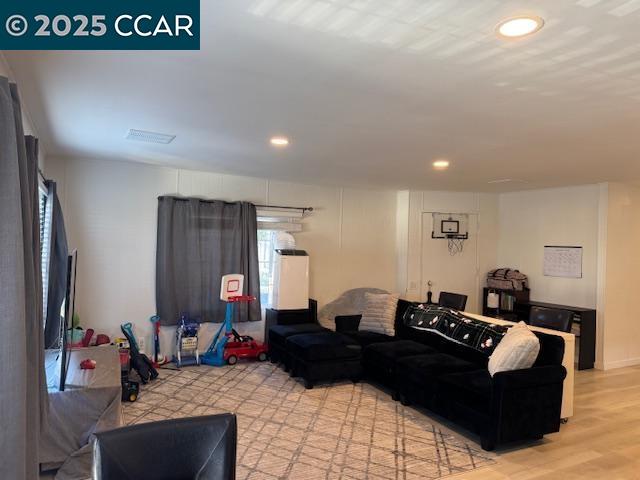 Detail Gallery Image 4 of 22 For 3505 Gateway Rd Spc30e,  Bethel Island,  CA 94511 - 4 Beds | 2 Baths