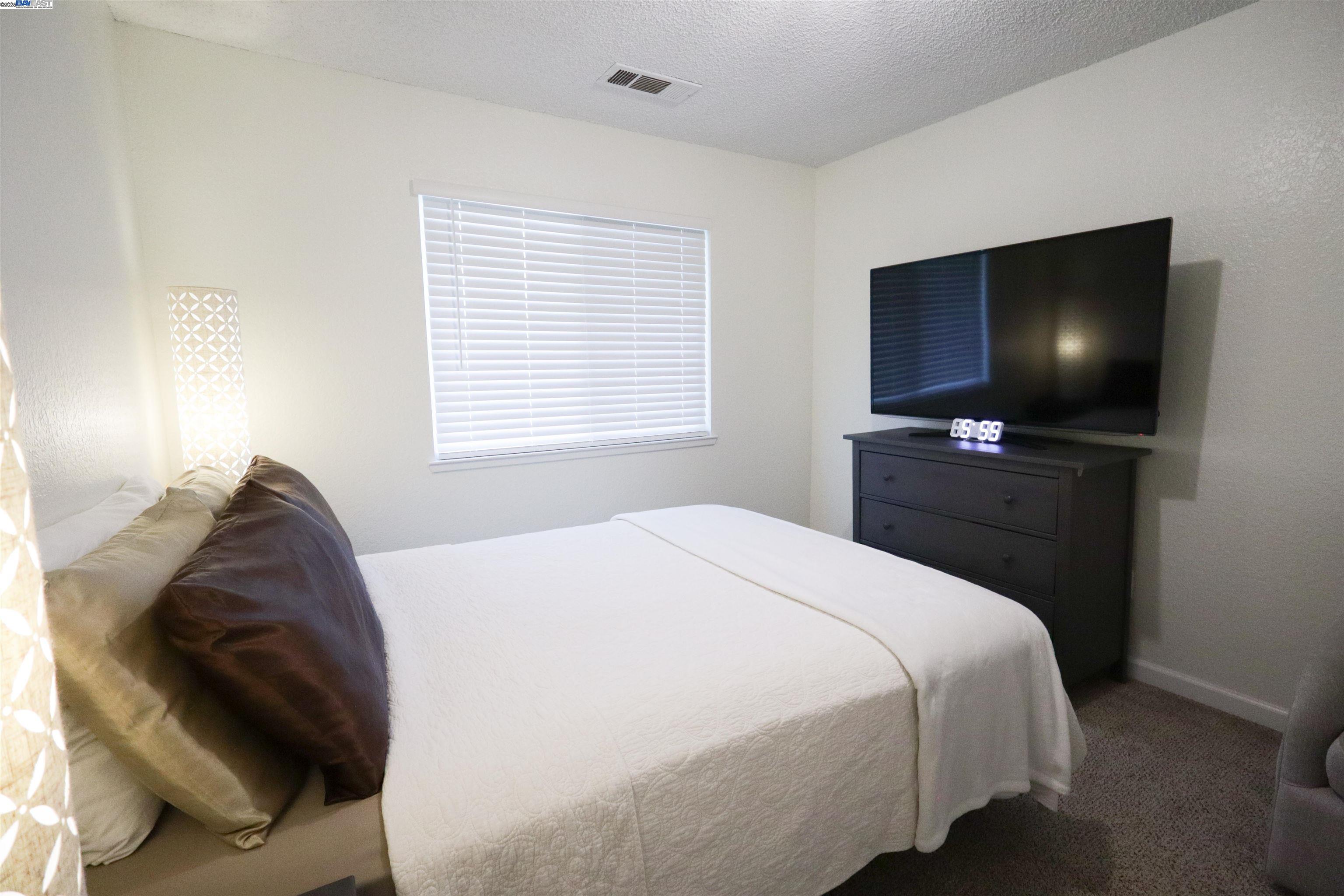 Detail Gallery Image 4 of 10 For 480 Cherry Ln #E,  Manteca,  CA 95337 - 2 Beds | 1 Baths