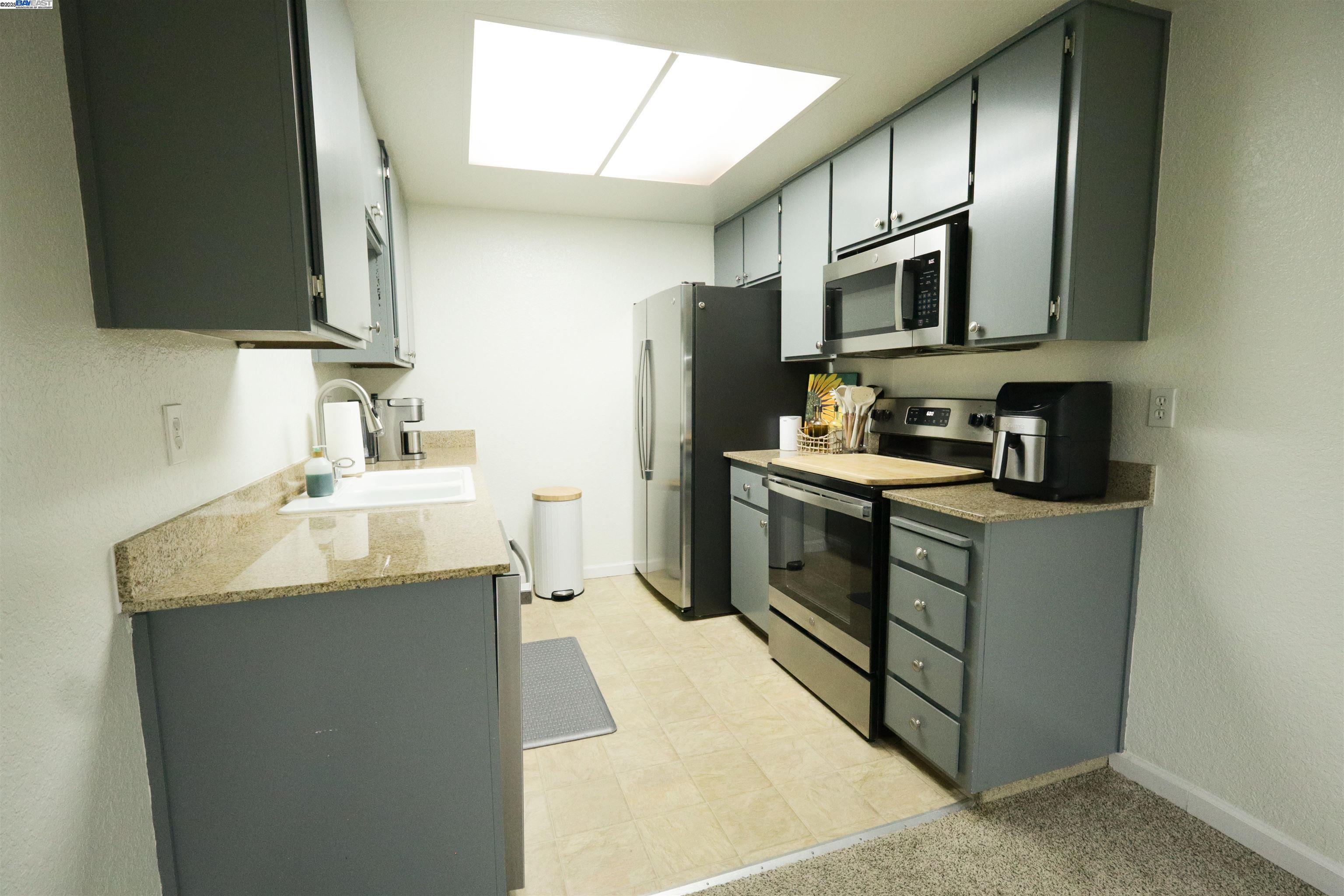 Detail Gallery Image 7 of 10 For 480 Cherry Ln #E,  Manteca,  CA 95337 - 2 Beds | 1 Baths