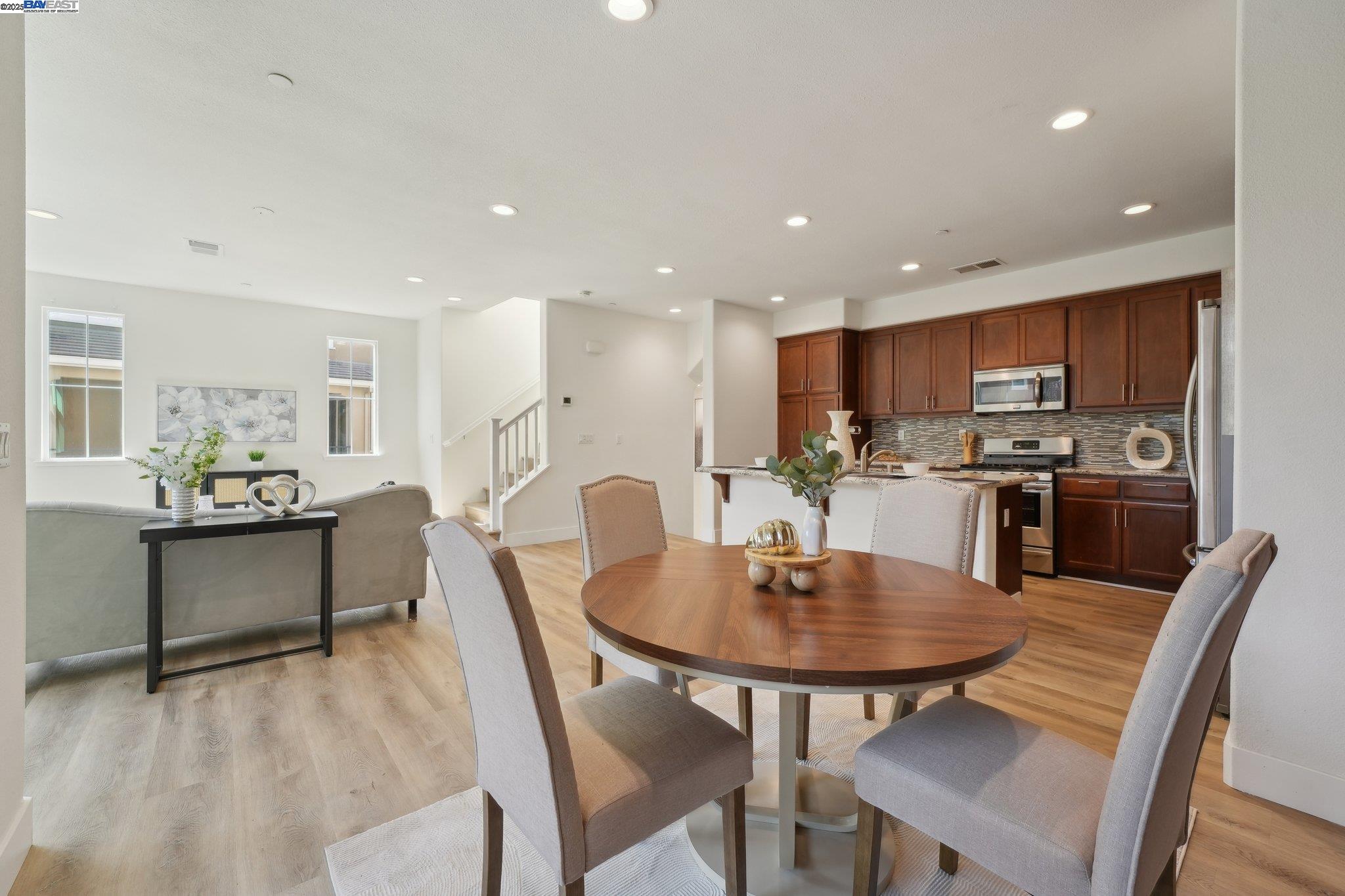 Photo #8: 41100030 Listing: Photo #8