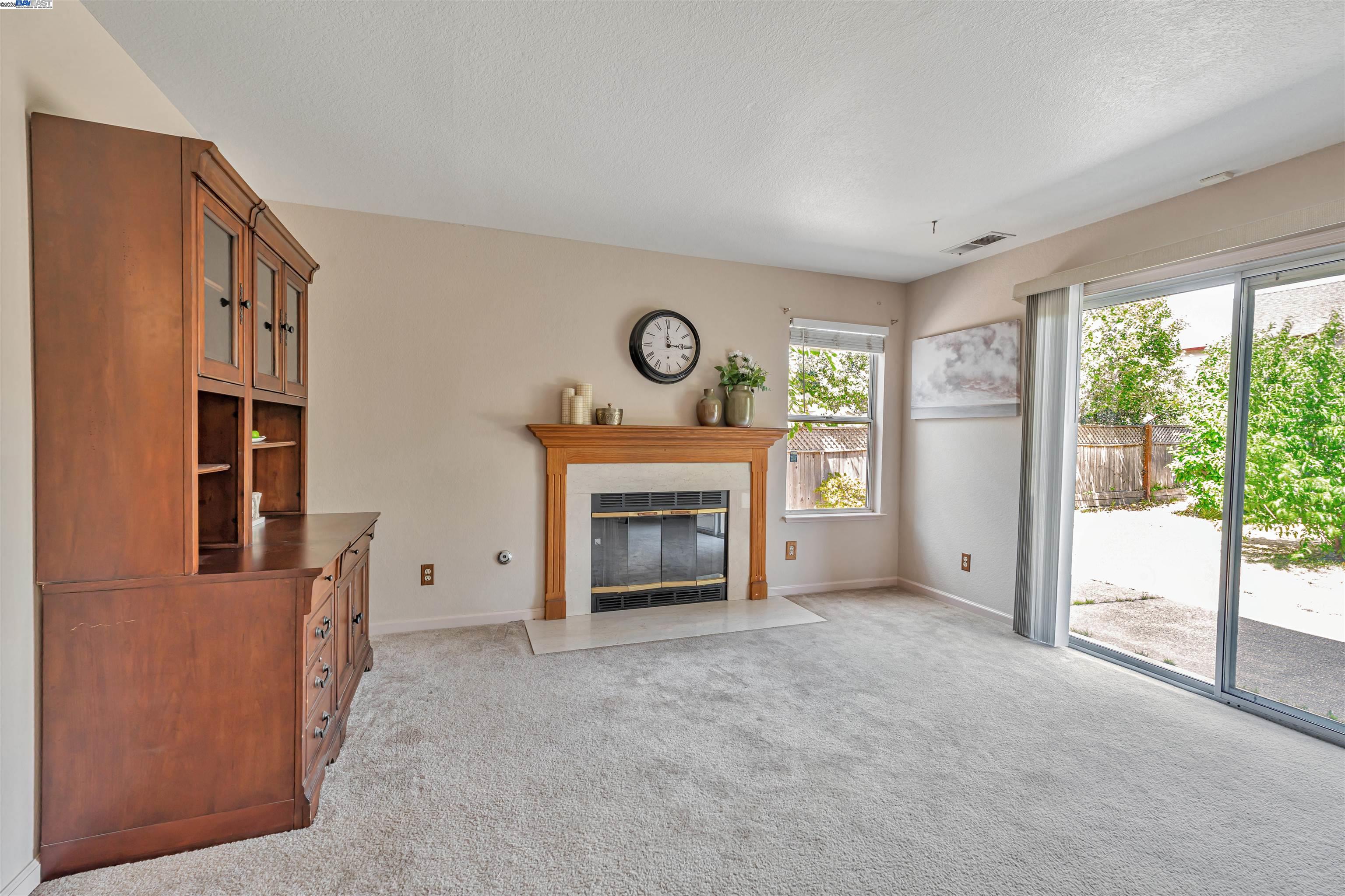Detail Gallery Image 13 of 38 For 15150 Hollyhock Ct, Lathrop,  CA 95330 - 4 Beds | 2/1 Baths