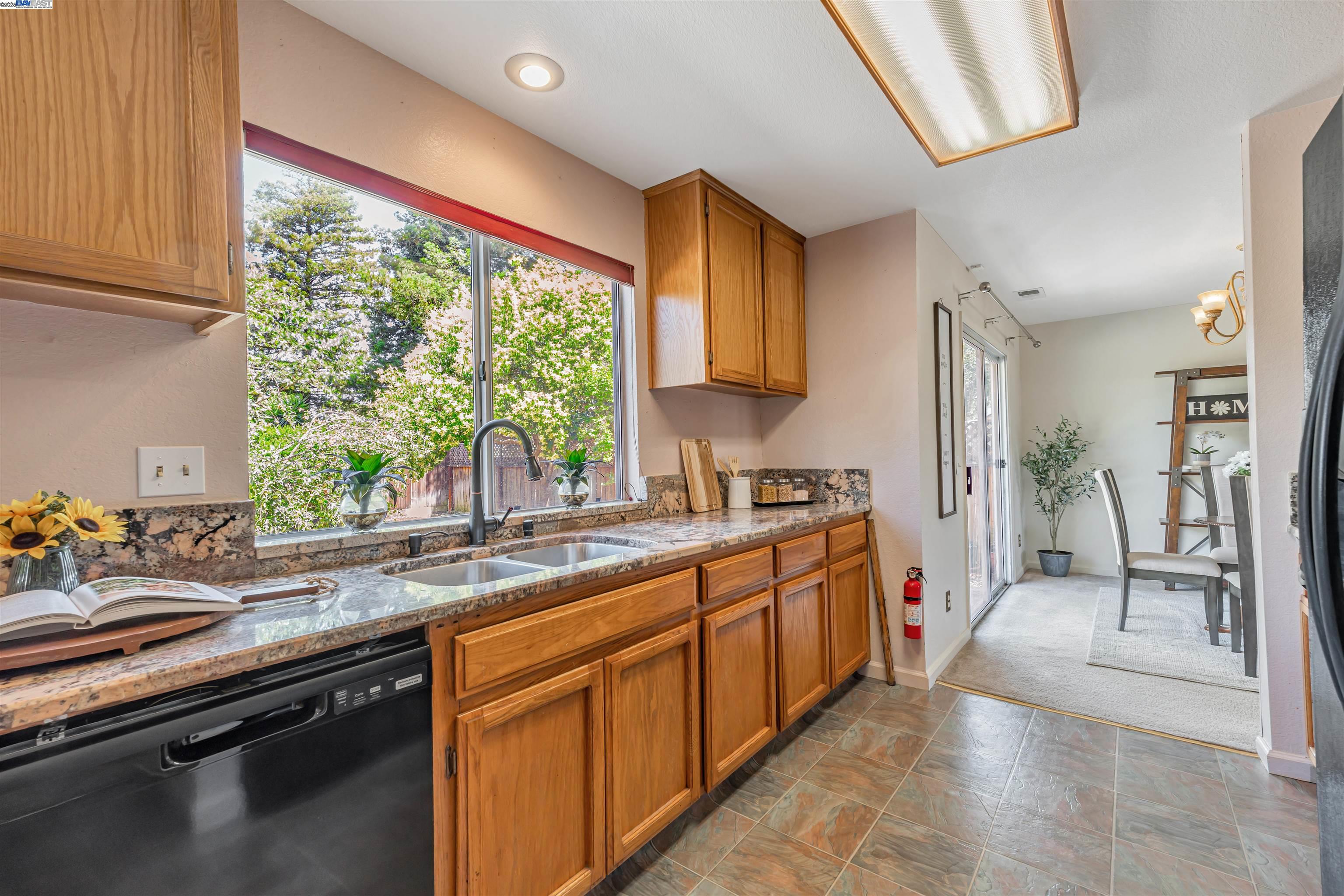 Detail Gallery Image 17 of 38 For 15150 Hollyhock Ct, Lathrop,  CA 95330 - 4 Beds | 2/1 Baths