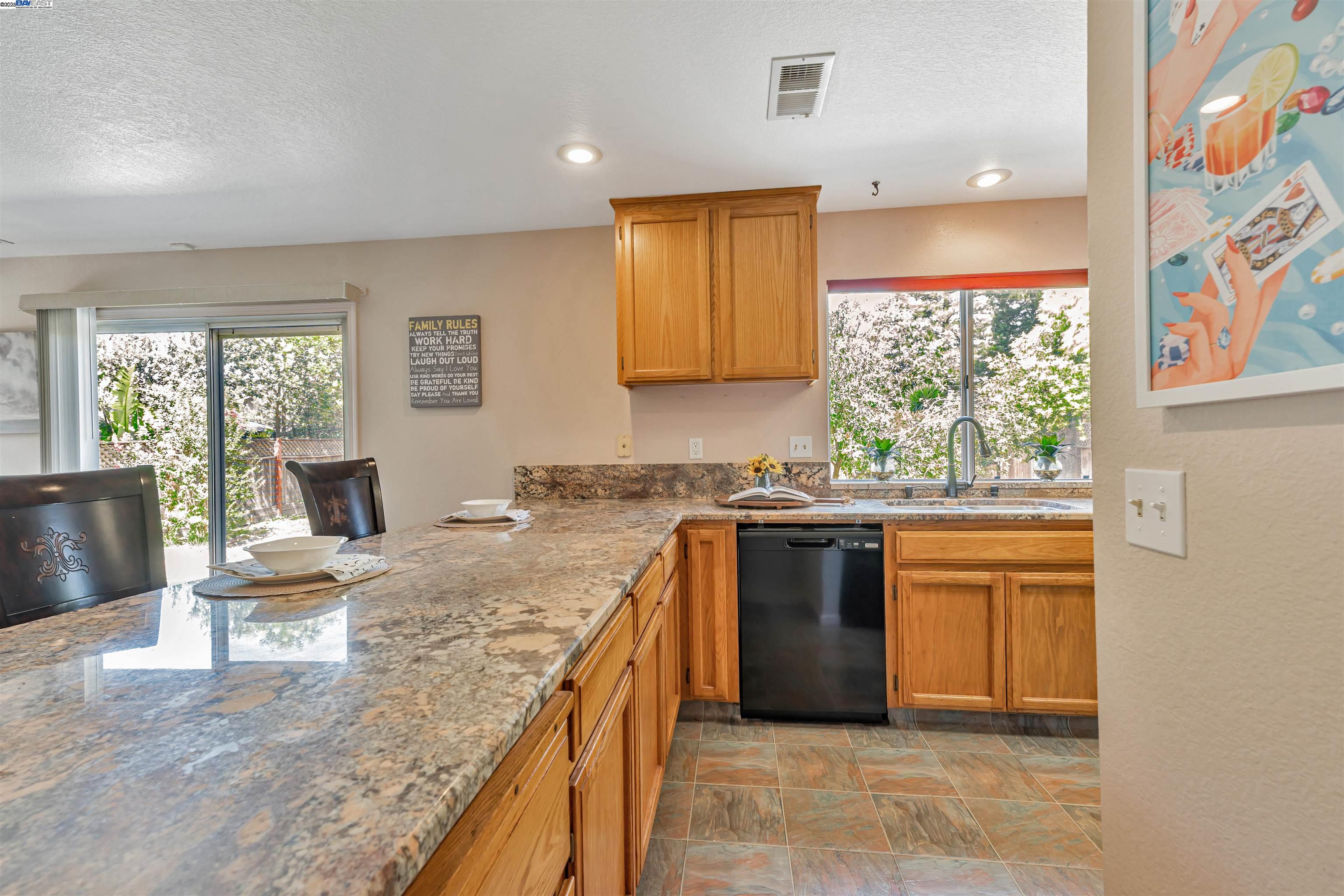 Detail Gallery Image 19 of 38 For 15150 Hollyhock Ct, Lathrop,  CA 95330 - 4 Beds | 2/1 Baths