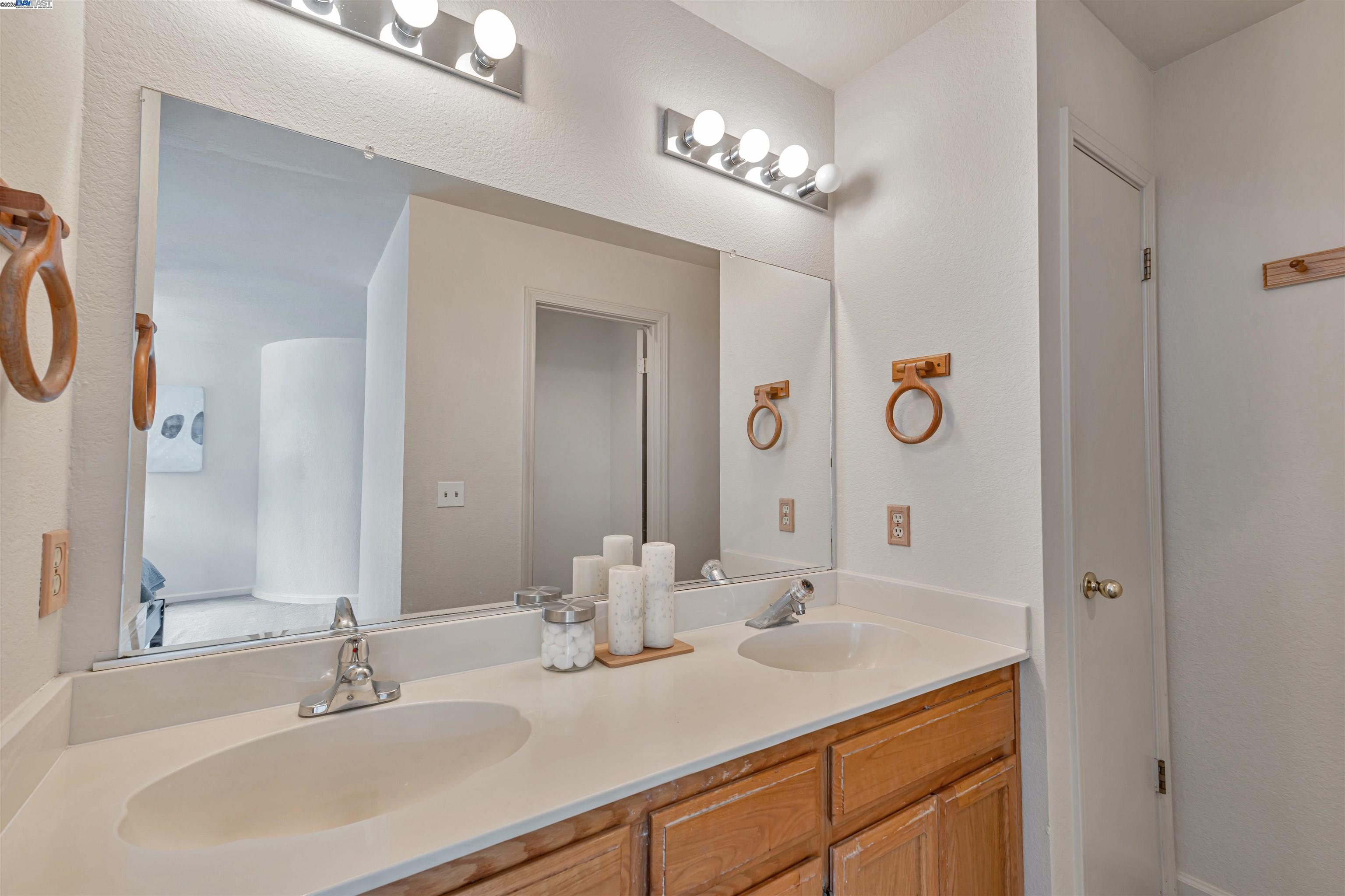Detail Gallery Image 28 of 38 For 15150 Hollyhock Ct, Lathrop,  CA 95330 - 4 Beds | 2/1 Baths