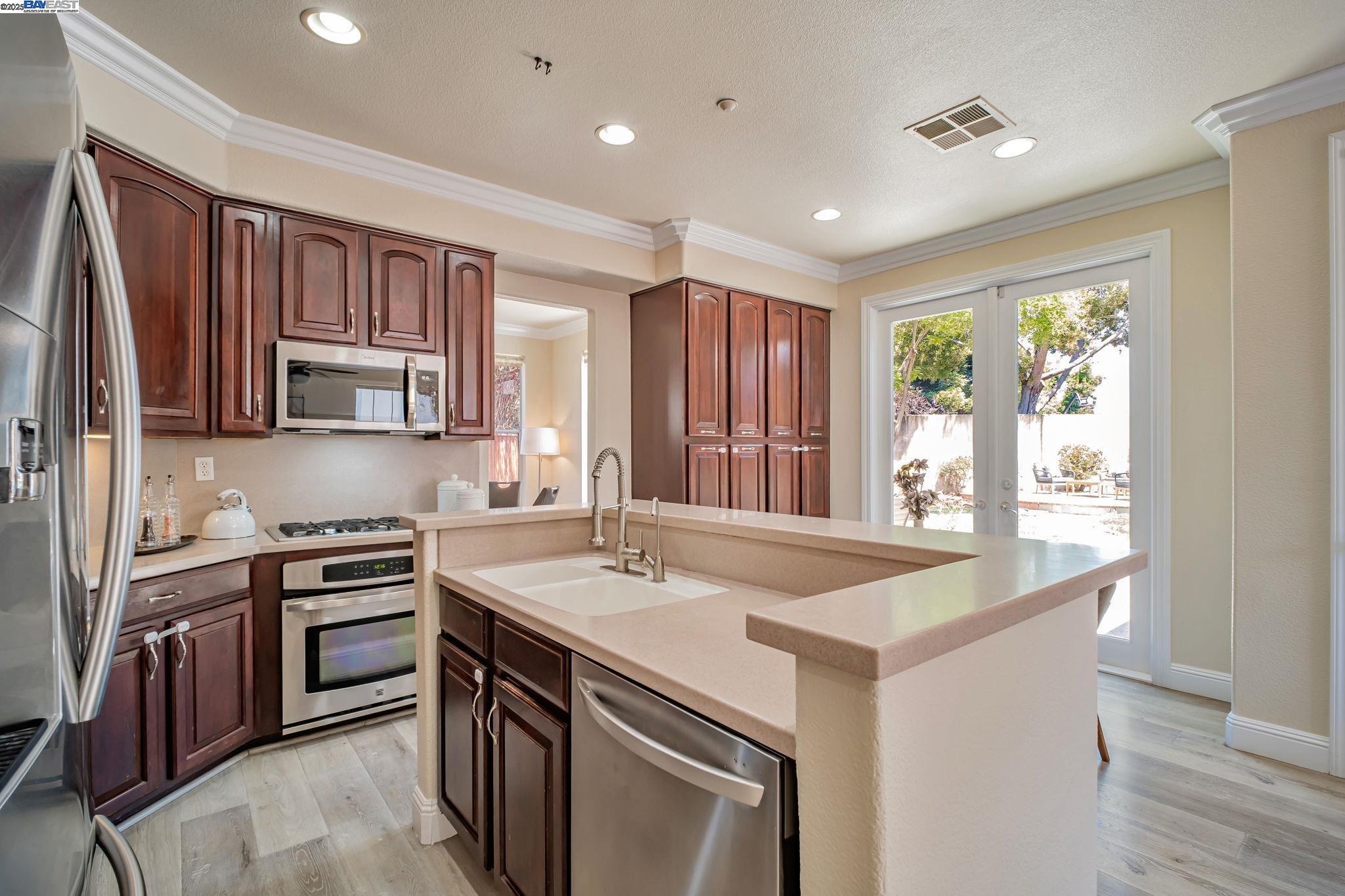 Detail Gallery Image 17 of 53 For 30718 Knight Ct, Union City,  CA 94587 - 5 Beds | 3 Baths