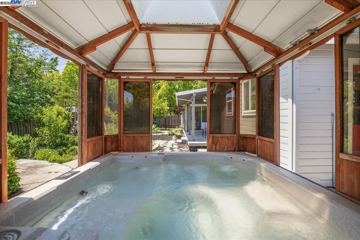 Detail Gallery Image 16 of 21 For 25024 Eden Ave, Hayward,  CA 94545 - 4 Beds | 2 Baths