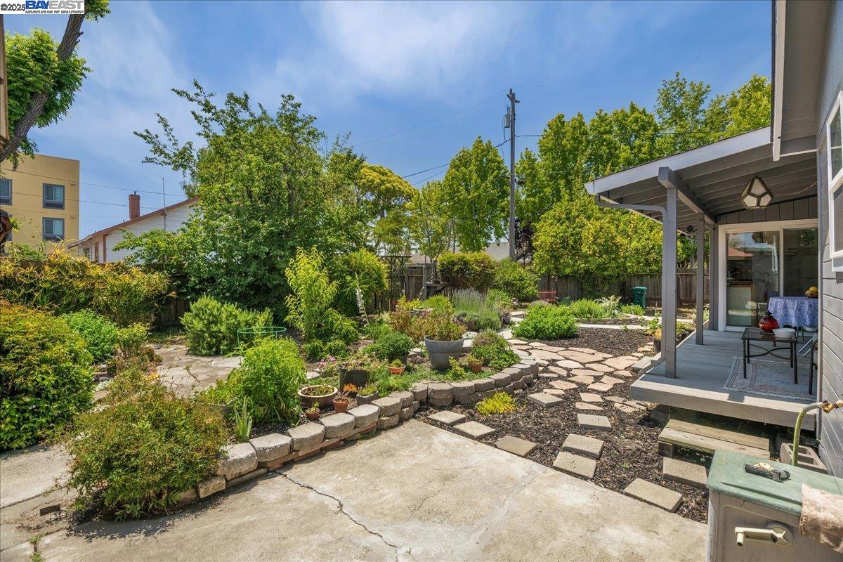 Detail Gallery Image 18 of 21 For 25024 Eden Ave, Hayward,  CA 94545 - 4 Beds | 2 Baths
