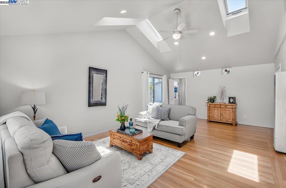 Detail Gallery Image 3 of 21 For 25024 Eden Ave, Hayward,  CA 94545 - 4 Beds | 2 Baths