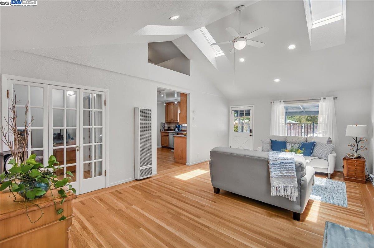 Detail Gallery Image 4 of 21 For 25024 Eden Ave, Hayward,  CA 94545 - 4 Beds | 2 Baths