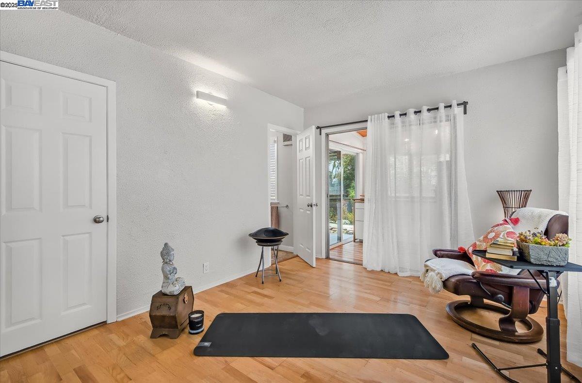 Detail Gallery Image 9 of 21 For 25024 Eden Ave, Hayward,  CA 94545 - 4 Beds | 2 Baths