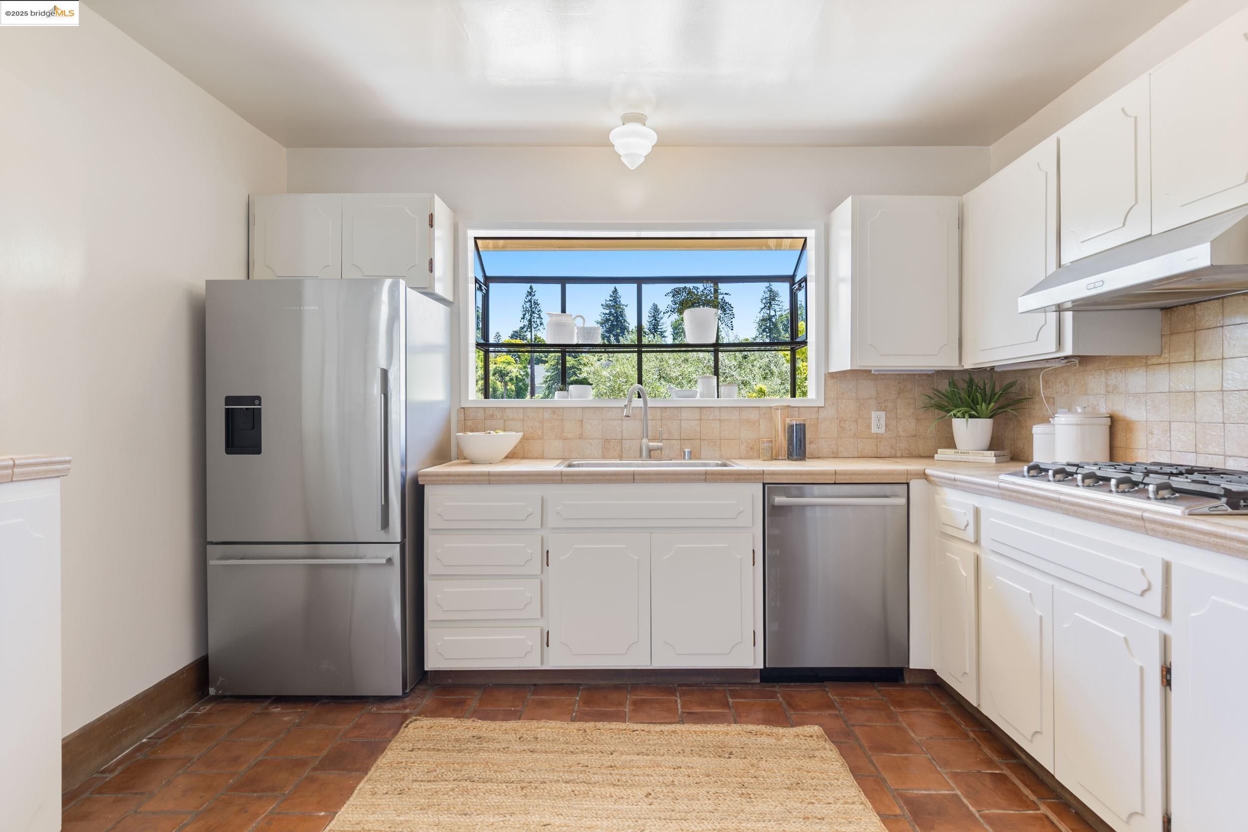 Detail Gallery Image 13 of 50 For 769 Santa Ray Ave, Oakland,  CA 94610 - 3 Beds | 3 Baths