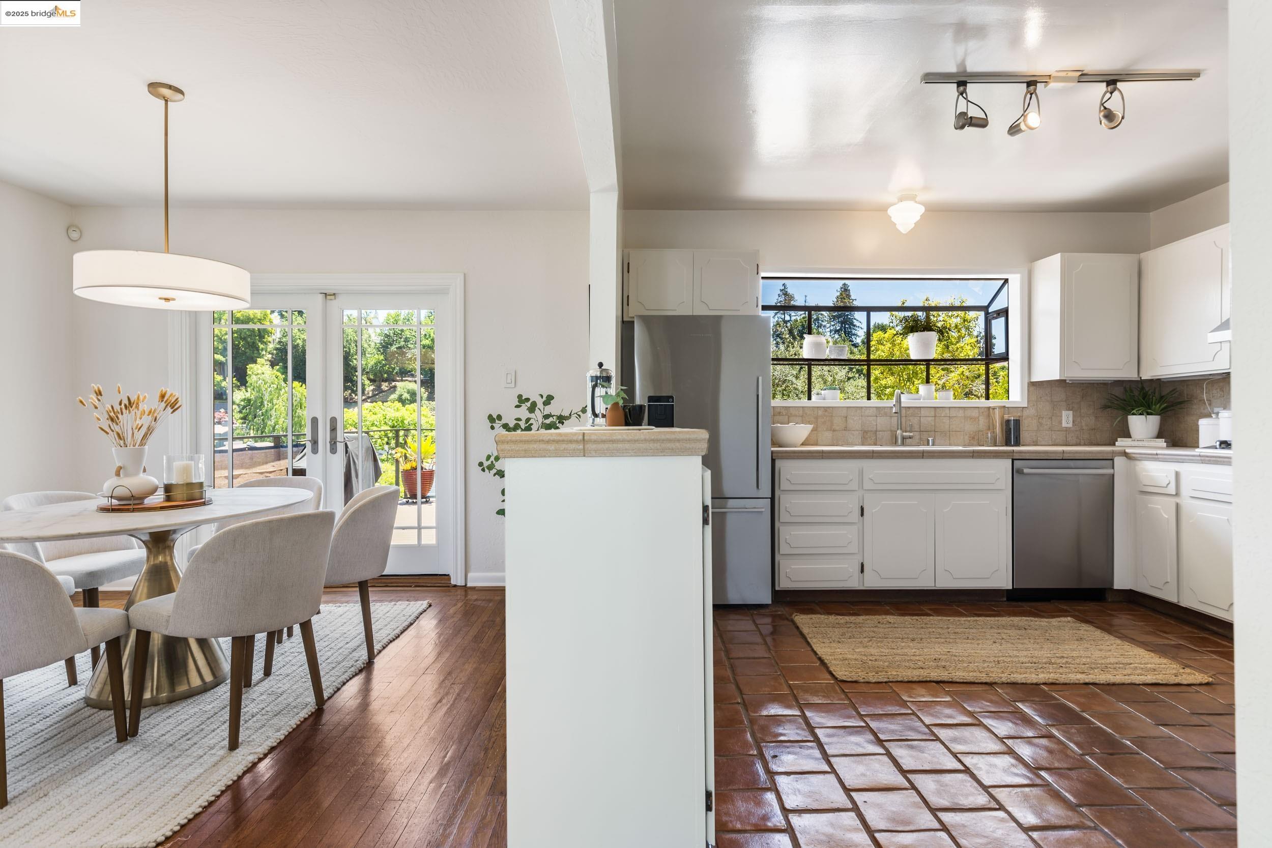 Detail Gallery Image 14 of 50 For 769 Santa Ray Ave, Oakland,  CA 94610 - 3 Beds | 3 Baths