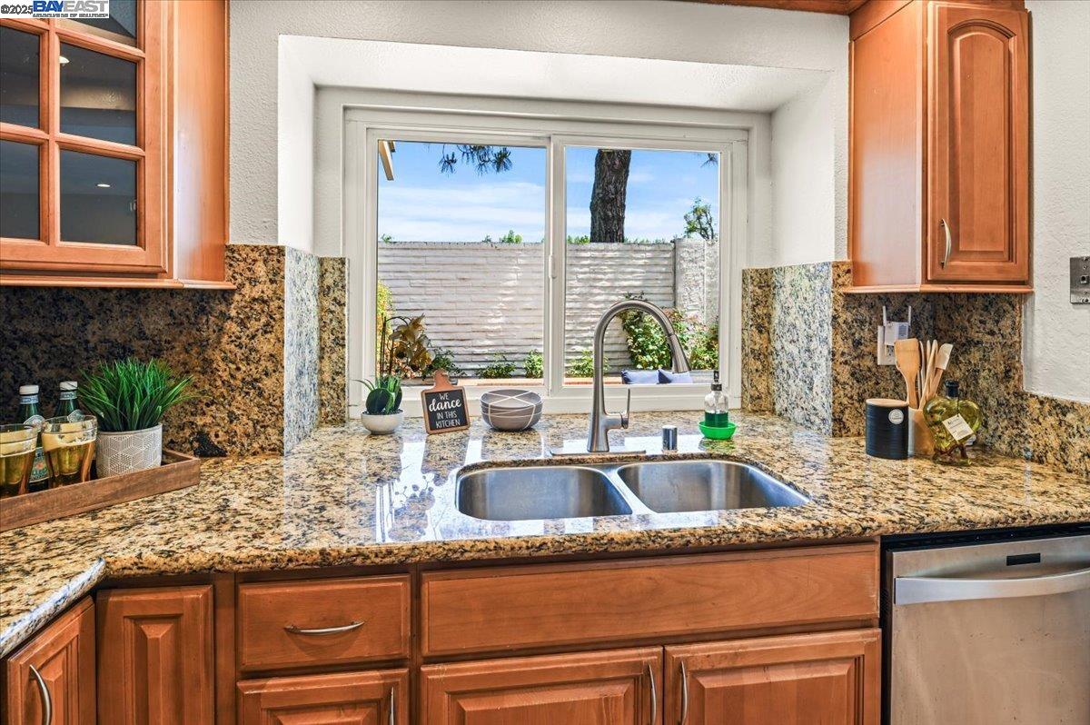 Detail Gallery Image 12 of 32 For 34256 Gadwall Cmn, Fremont,  CA 94555 - 3 Beds | 2/1 Baths
