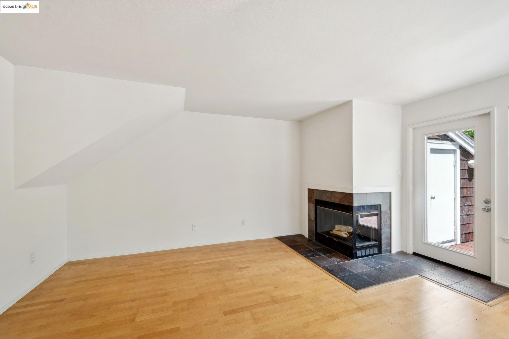 Photo #3: 41100077 Listing 