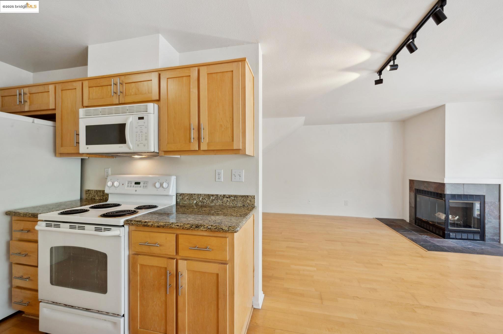 Photo #8: 41100077 Listing: Photo #8