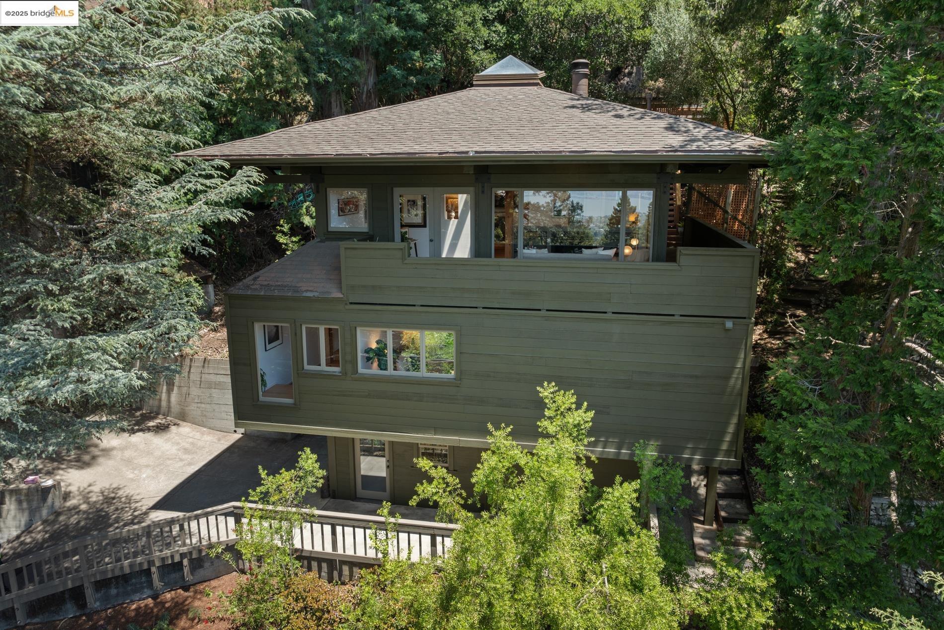 Detail Gallery Image 1 of 1 For 2684 Shasta Rd, Berkeley,  CA 94708 - 3 Beds | 2/1 Baths