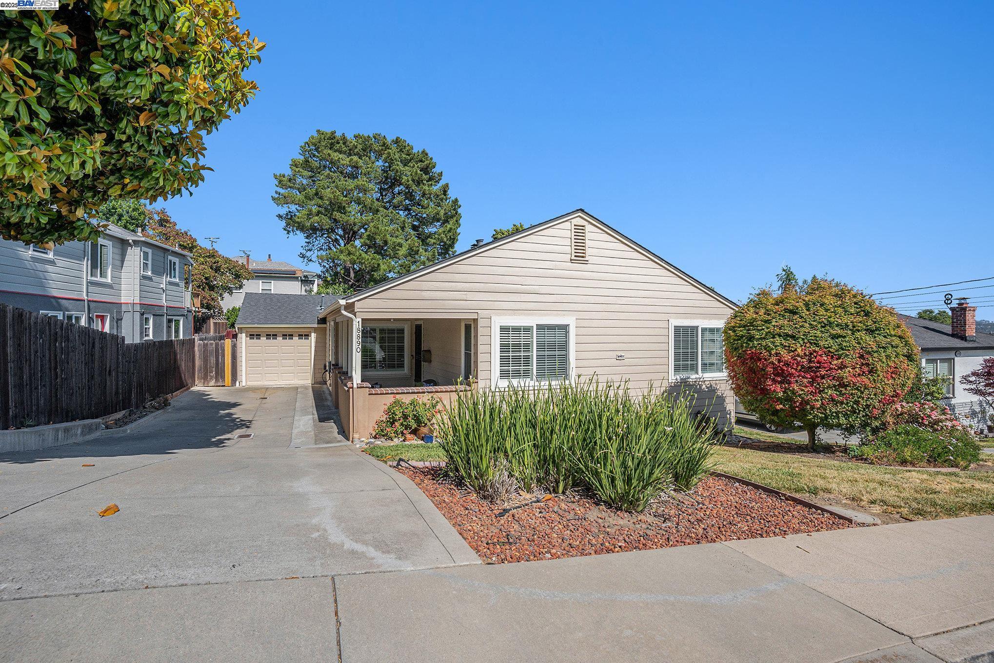 Detail Gallery Image 1 of 1 For 18890 Santa Maria Ave, Castro Valley,  CA 94546 - 3 Beds | 2 Baths