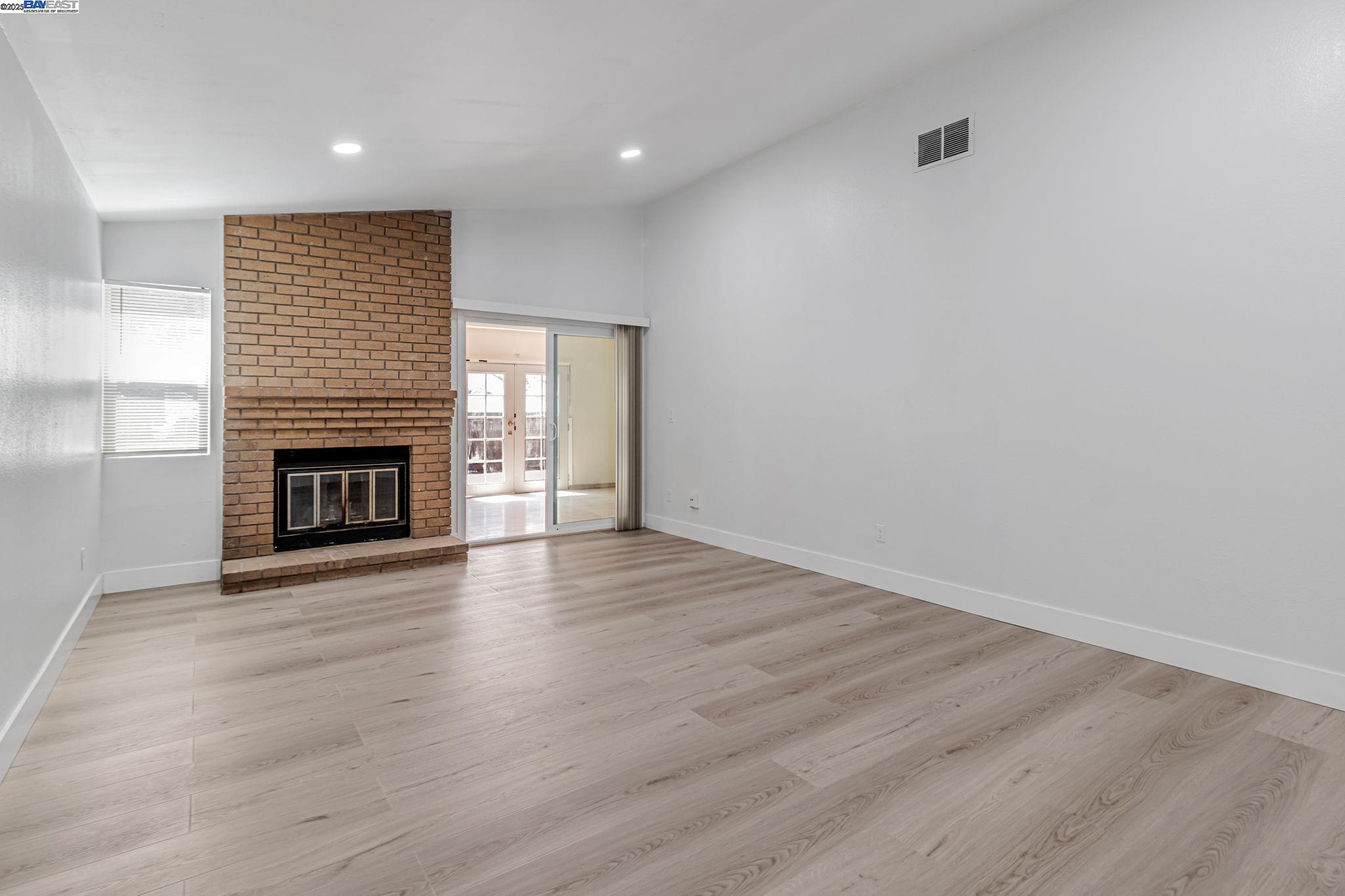 Detail Gallery Image 11 of 44 For 1290 Canterbury, Hercules,  CA 94547 - 3 Beds | 2 Baths
