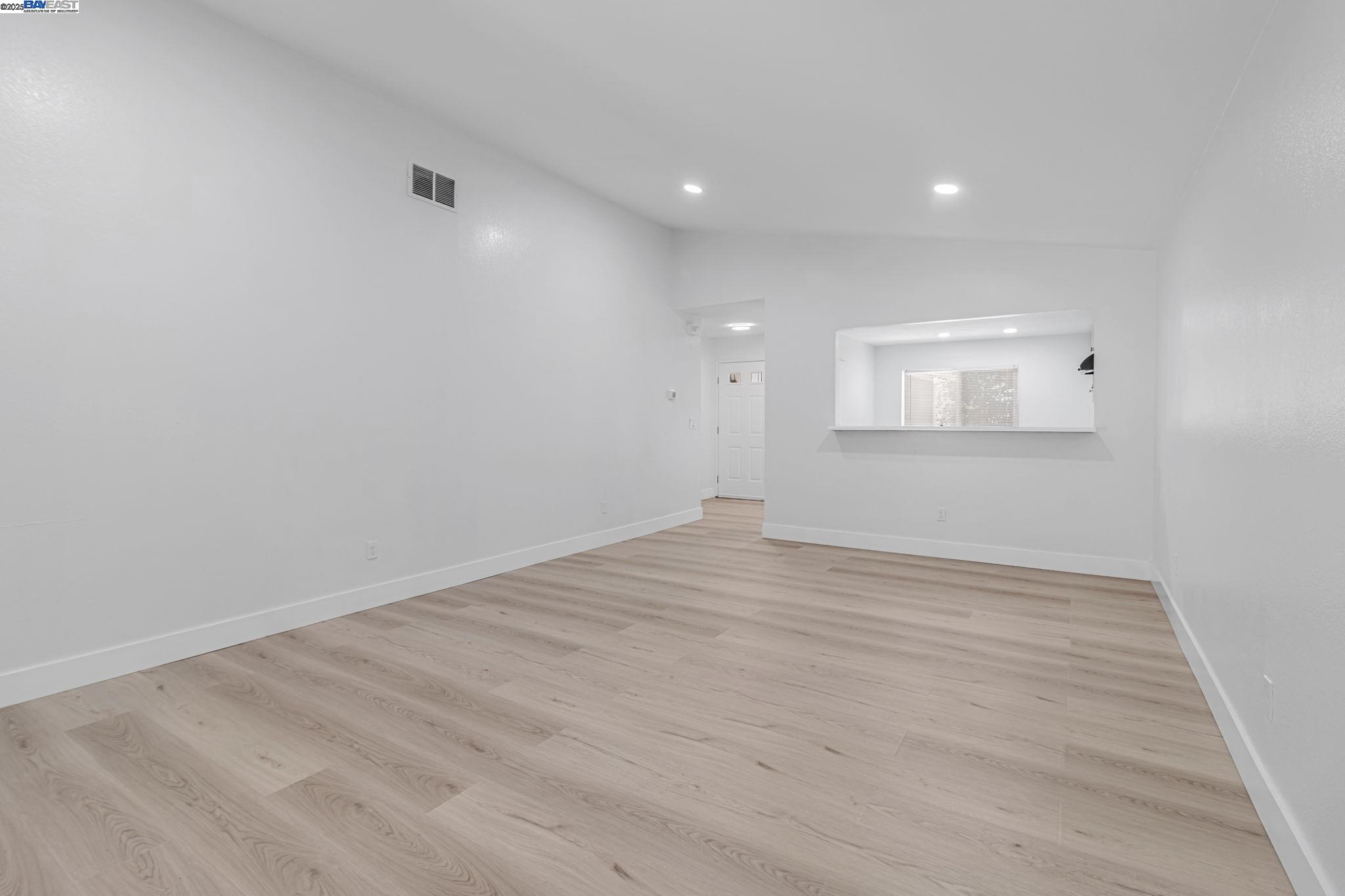 Detail Gallery Image 12 of 44 For 1290 Canterbury, Hercules,  CA 94547 - 3 Beds | 2 Baths