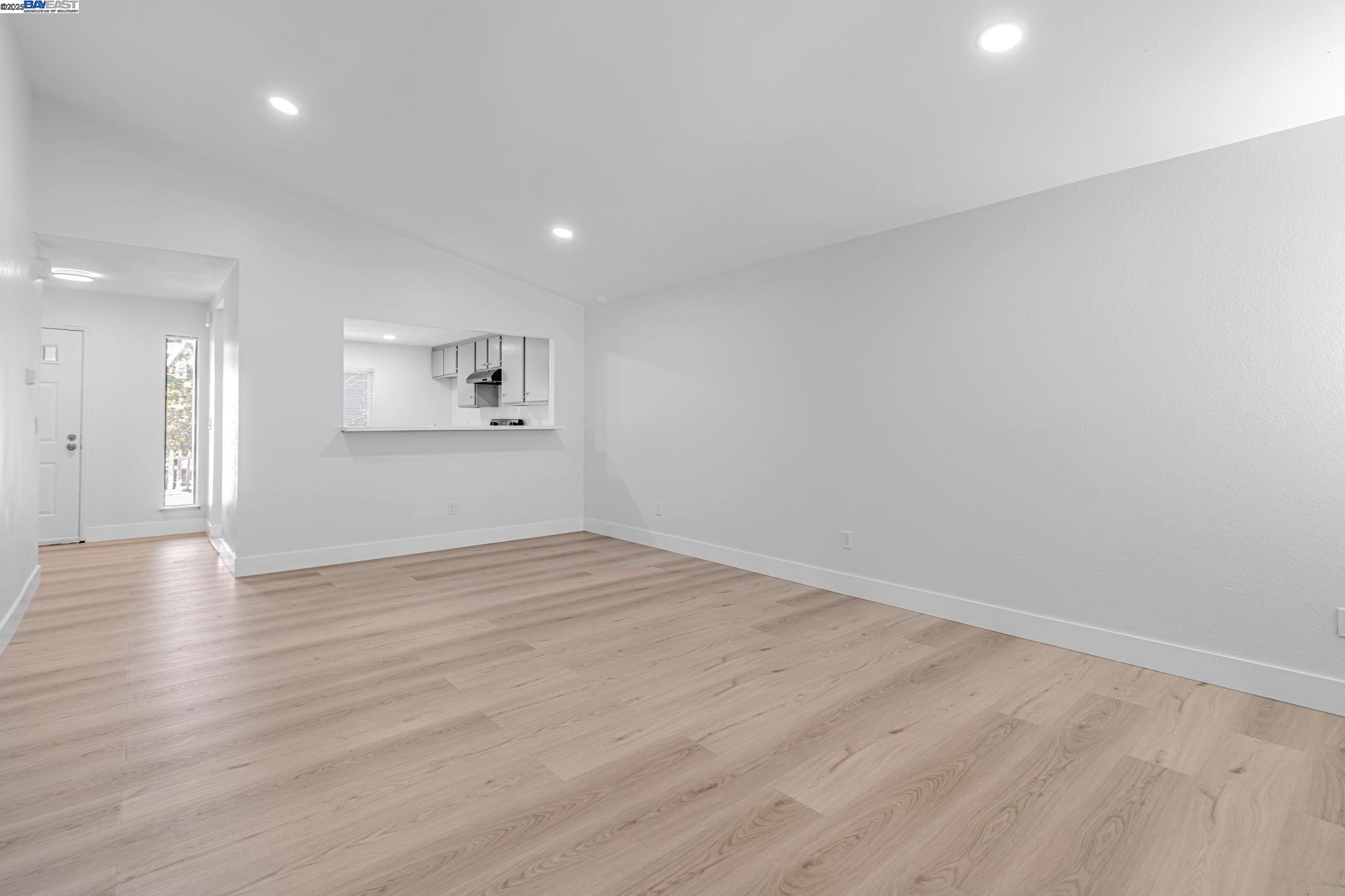 Detail Gallery Image 13 of 44 For 1290 Canterbury, Hercules,  CA 94547 - 3 Beds | 2 Baths