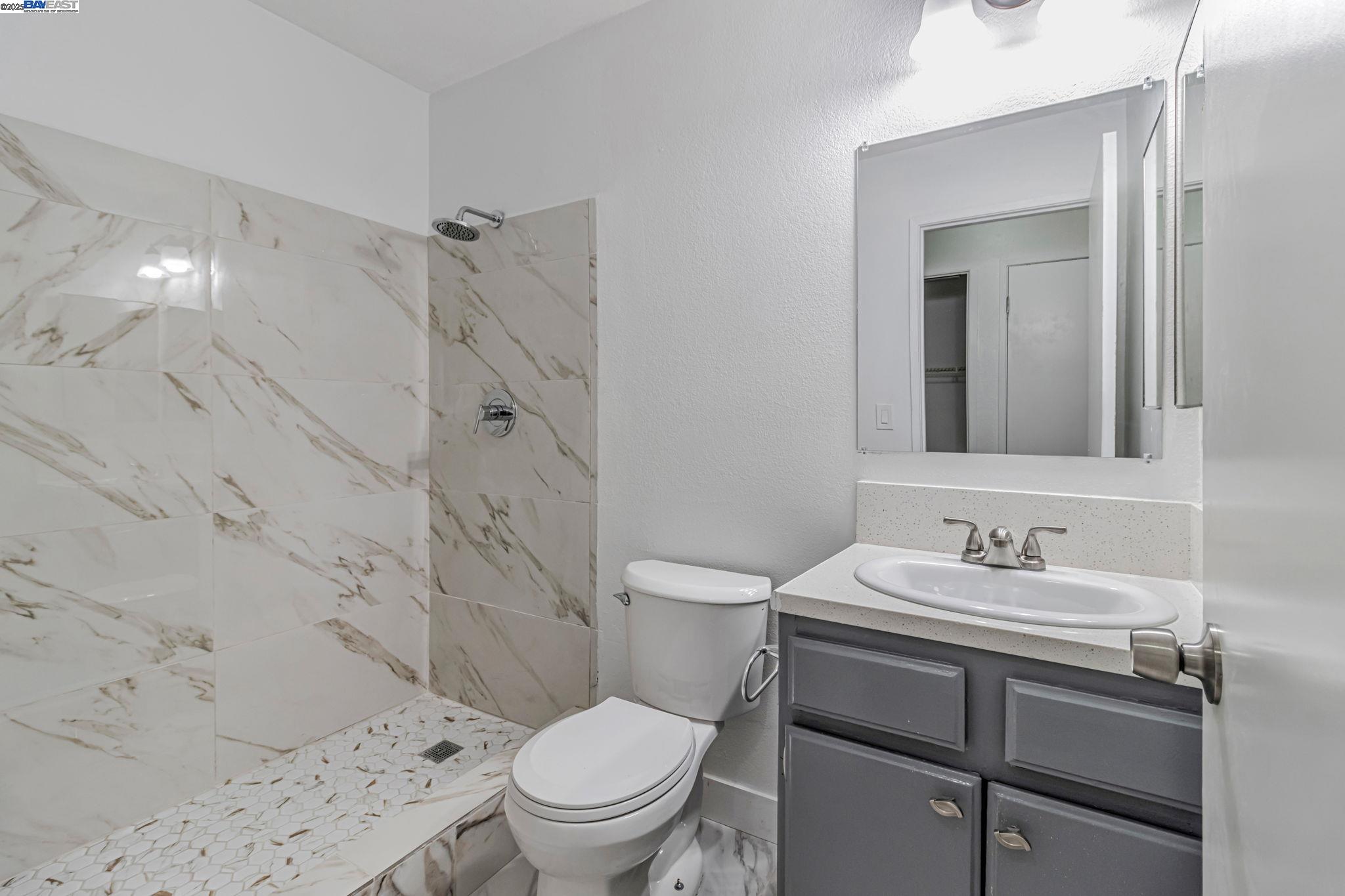 Detail Gallery Image 16 of 44 For 1290 Canterbury, Hercules,  CA 94547 - 3 Beds | 2 Baths