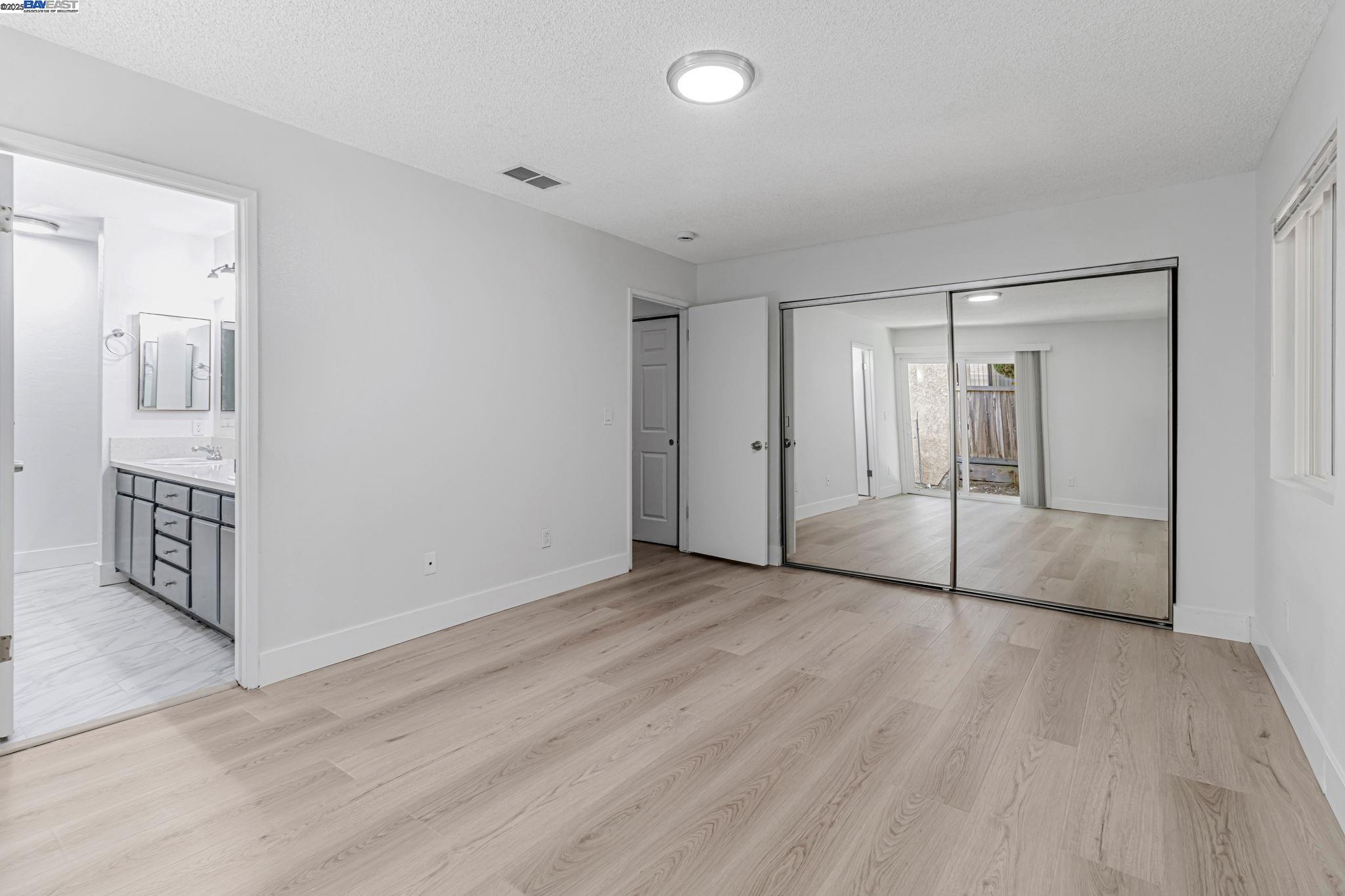 Detail Gallery Image 17 of 44 For 1290 Canterbury, Hercules,  CA 94547 - 3 Beds | 2 Baths