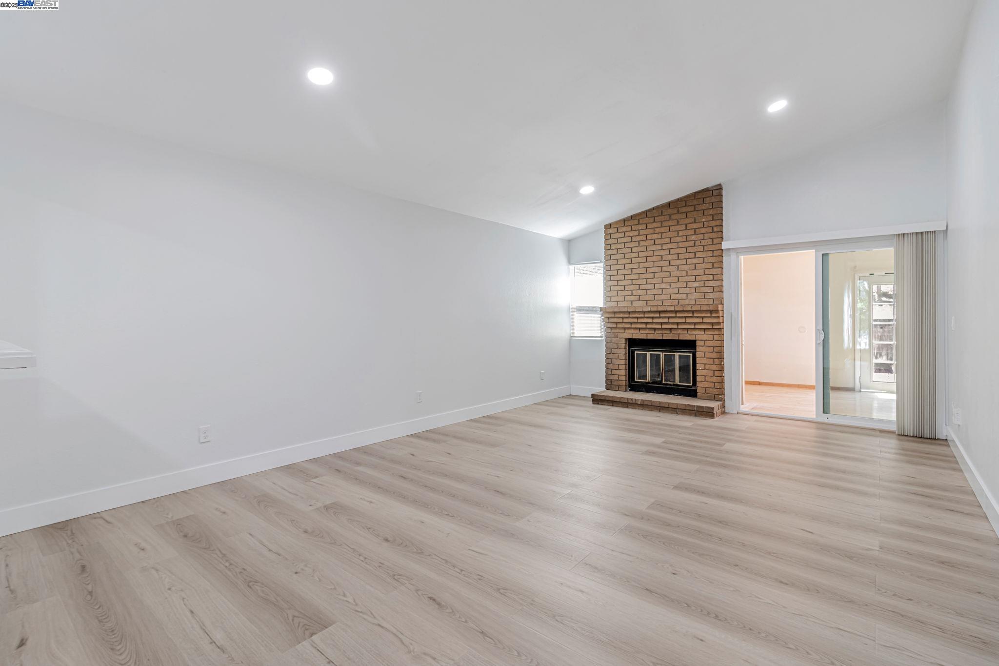 Detail Gallery Image 22 of 44 For 1290 Canterbury, Hercules,  CA 94547 - 3 Beds | 2 Baths