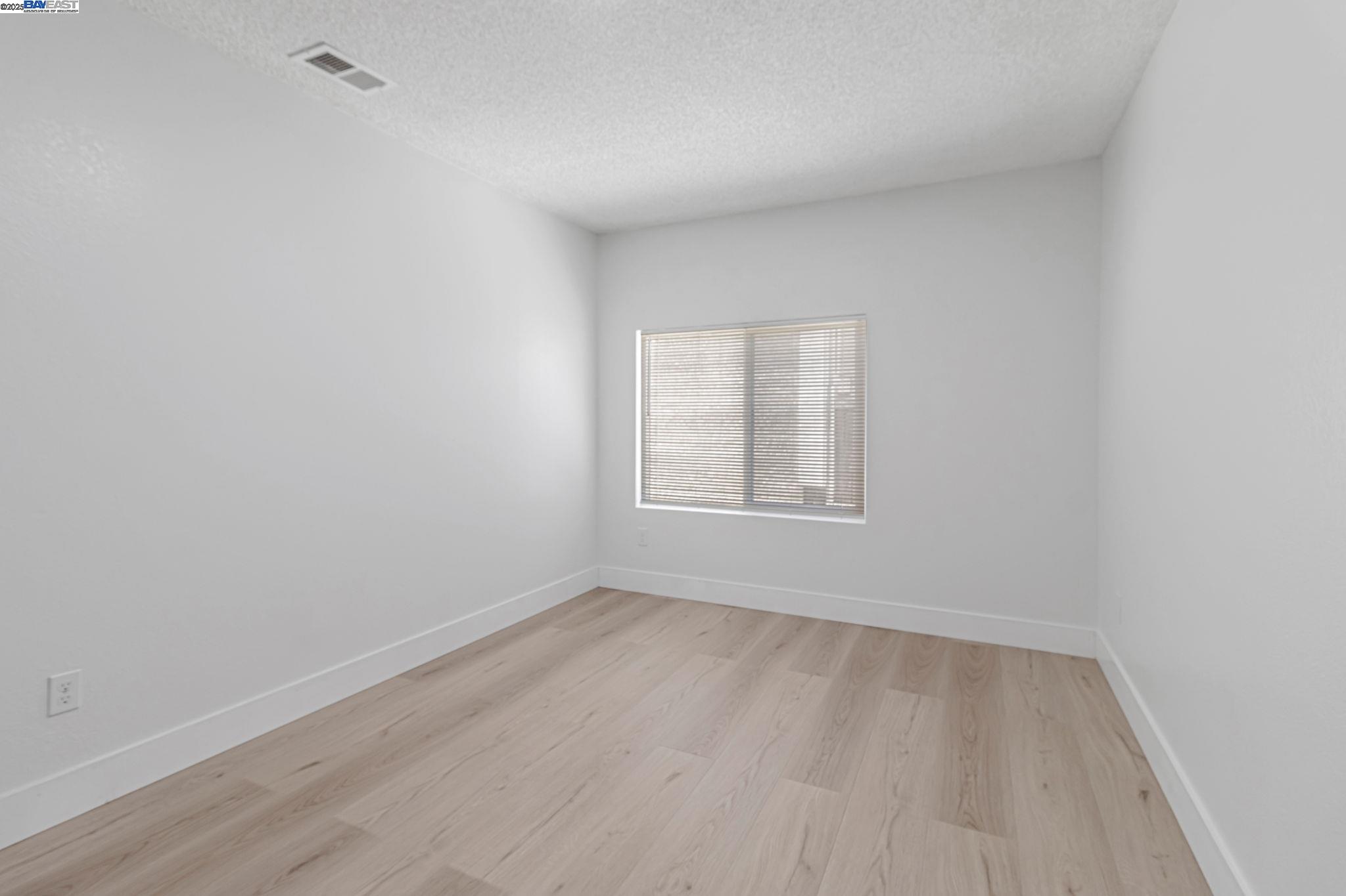 Detail Gallery Image 23 of 44 For 1290 Canterbury, Hercules,  CA 94547 - 3 Beds | 2 Baths