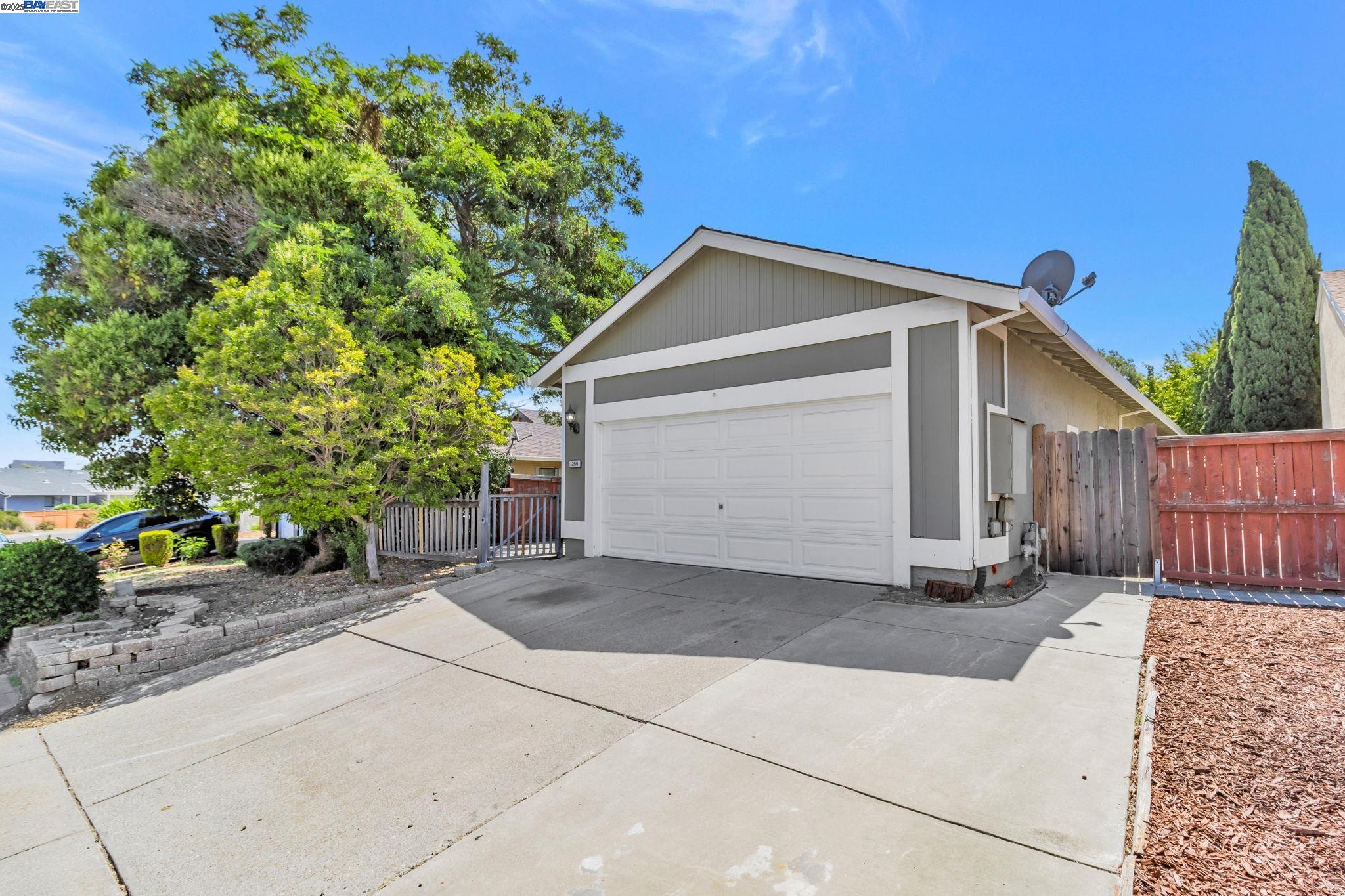 Detail Gallery Image 26 of 44 For 1290 Canterbury, Hercules,  CA 94547 - 3 Beds | 2 Baths