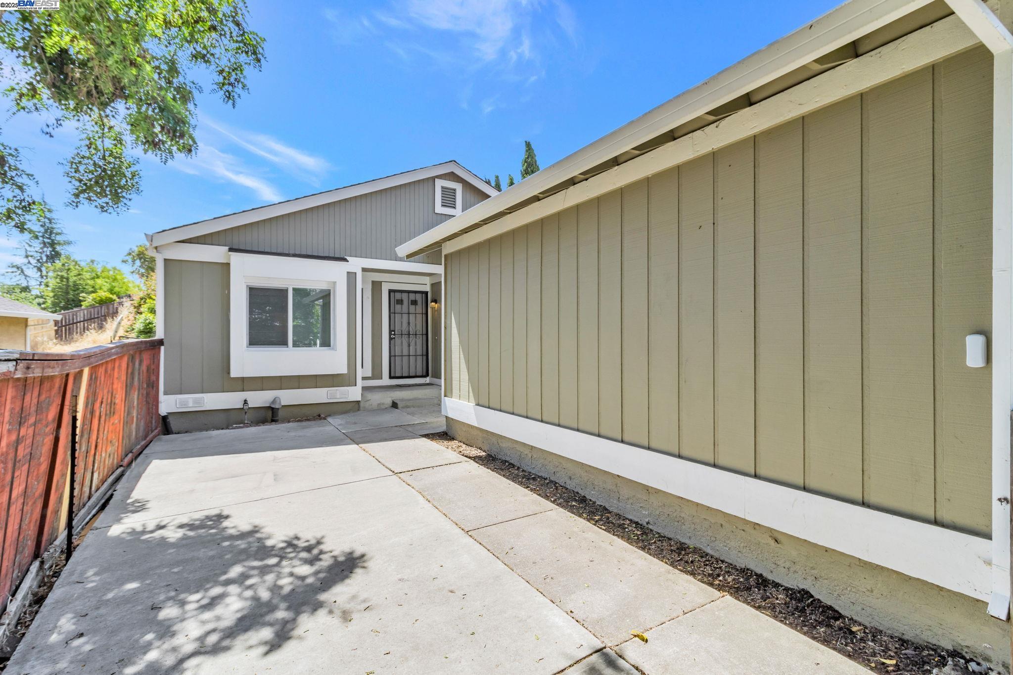 Detail Gallery Image 28 of 44 For 1290 Canterbury, Hercules,  CA 94547 - 3 Beds | 2 Baths