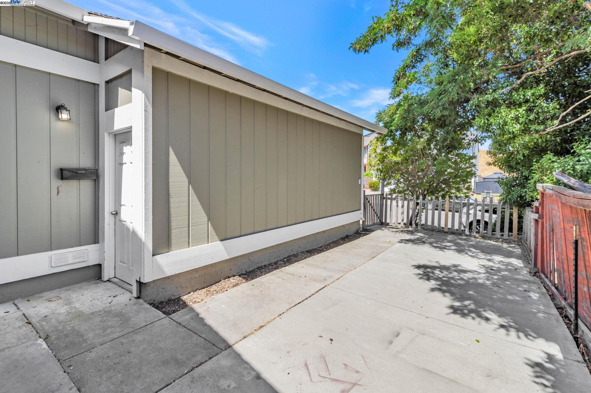 Detail Gallery Image 30 of 44 For 1290 Canterbury, Hercules,  CA 94547 - 3 Beds | 2 Baths