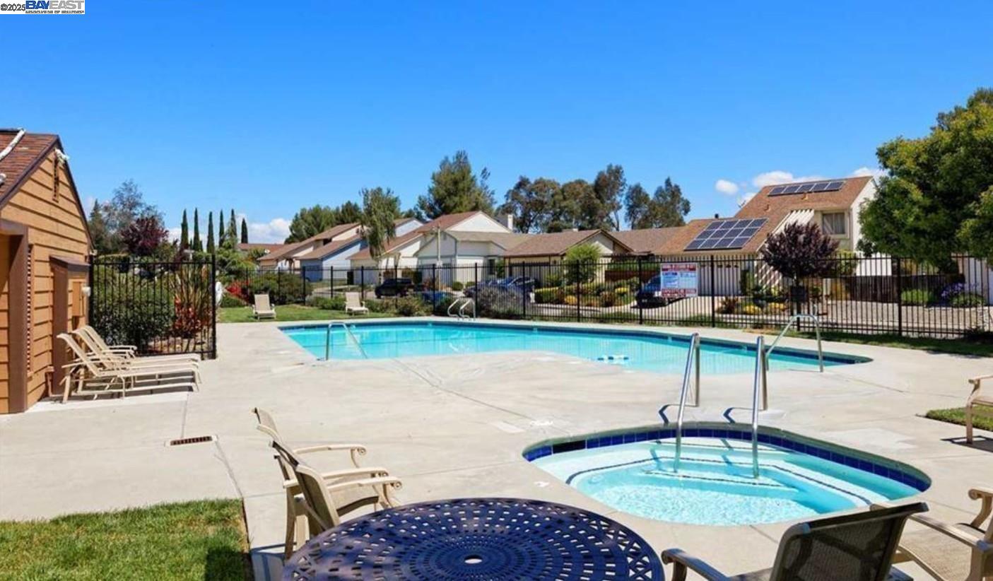 Detail Gallery Image 38 of 44 For 1290 Canterbury, Hercules,  CA 94547 - 3 Beds | 2 Baths