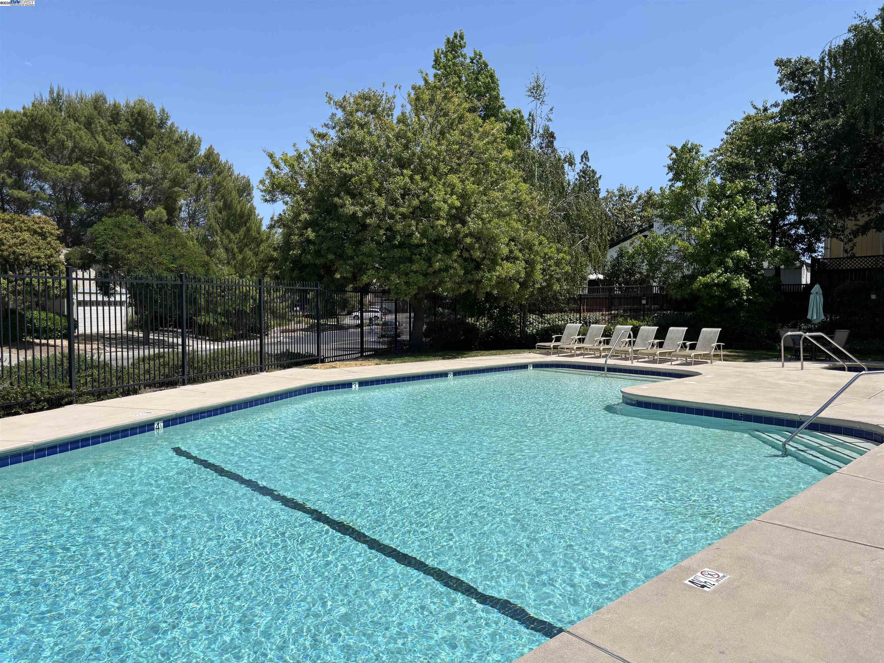 Detail Gallery Image 39 of 44 For 1290 Canterbury, Hercules,  CA 94547 - 3 Beds | 2 Baths