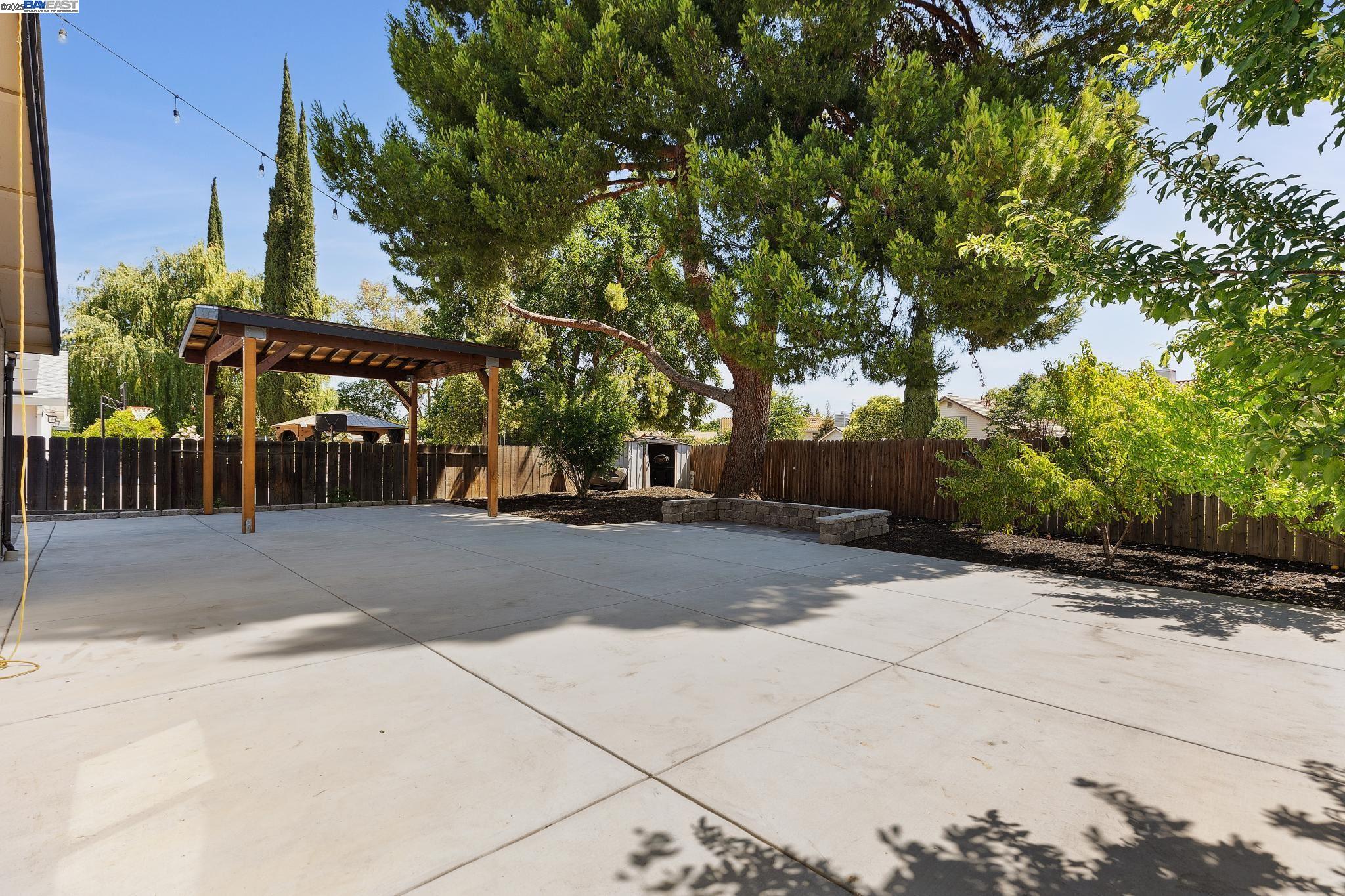 Detail Gallery Image 2 of 29 For 310 S Central Ave, Tracy,  CA 95376 - 3 Beds | 2 Baths