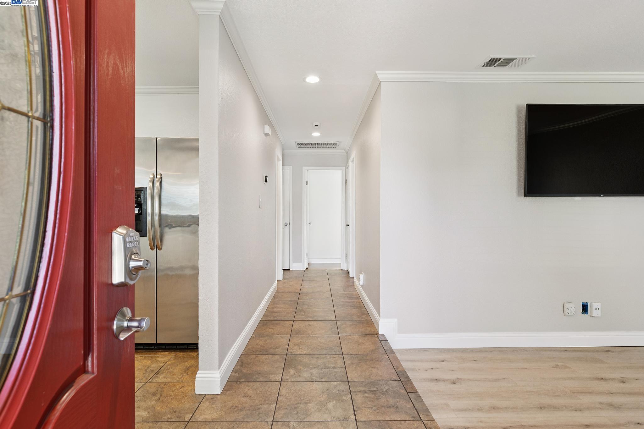 Detail Gallery Image 5 of 29 For 310 S Central Ave, Tracy,  CA 95376 - 3 Beds | 2 Baths