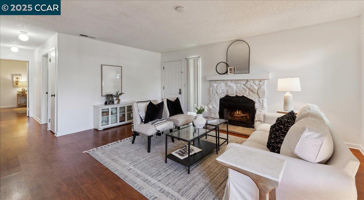 Photo #3: 41100102 Listing 