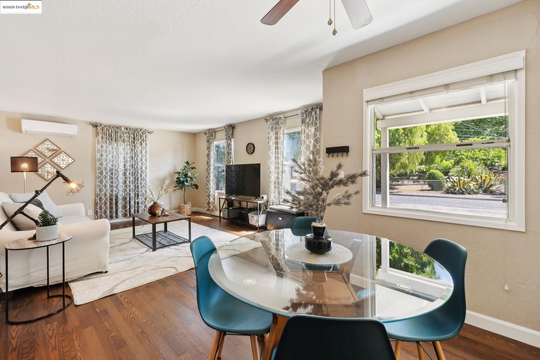 Detail Gallery Image 11 of 41 For 2670 Crescent Dr, Concord,  CA 94520 - 2 Beds | 2 Baths