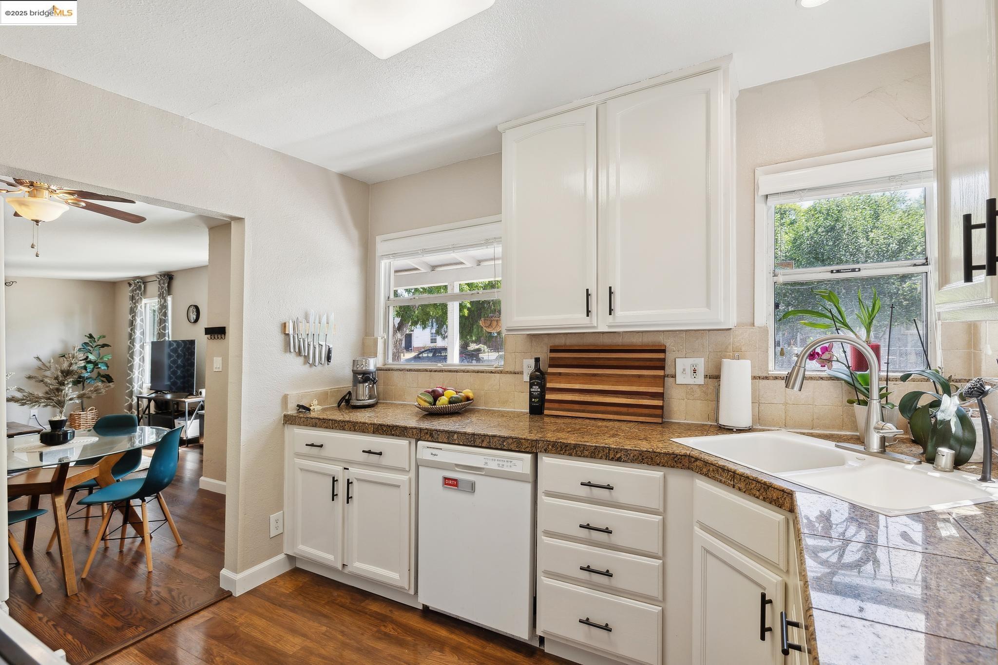 Detail Gallery Image 14 of 41 For 2670 Crescent Dr, Concord,  CA 94520 - 2 Beds | 2 Baths
